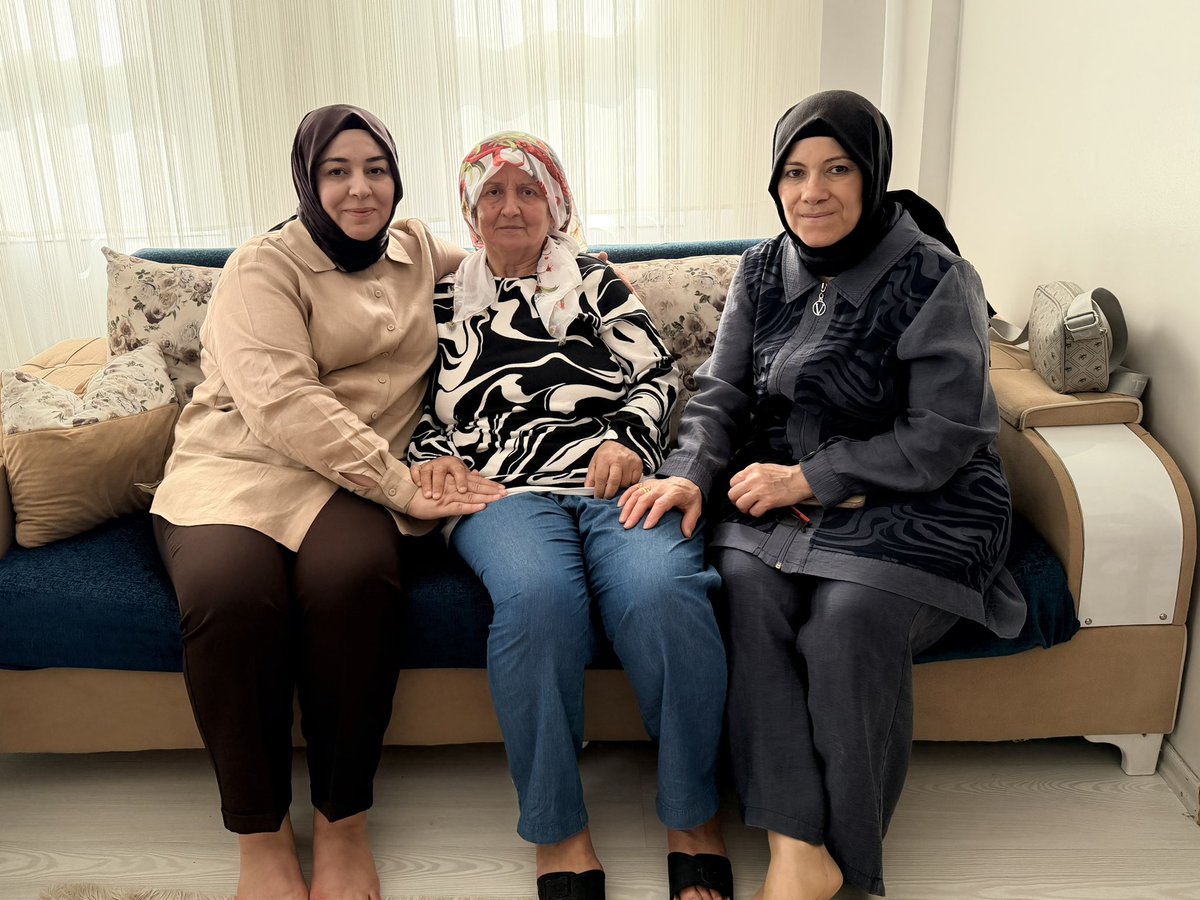 fatmaocak0663's tweet photo. 🌸 Vefa, Bizim En Güçlü Bağımızdır

AK Parti Haliliye İlçe Kadın Kolları olarak Başkan Yardımcımız ile birlikte, önceki dönemlerde yönetimlerimizde görev almış kıymetli büyüğümüz Zehra Gamsız teyzemizi ziyaret ederek hâlini hatırını sorduk.

Geçmişten bugüne davamıza emek veren her bir yol arkadaşımızın kıymeti bizim için çok değerlidir. Rabbim büyüklerimize sağlık, huzur ve bereketli ömürler nasip etsin.

 #AKParti #AKKadın #AKKadınHaliliye #Haliliye #Şanlıurfa #Vefa #VefaZiyareti #BirlikBeraberlik #GönülBağı #TürkiyeYüzyılı

@RTErdogan @abuyukgumus @tugbaisikercan @tulaykaynarca @bybekirbozdag @Akparti @AKKADINGM @milhamigunbegi @ZehraAy063 @mbagmanci63 @MDOGANSALAR_TR @akkadinsanlurfa @AkHaliliyeKadin