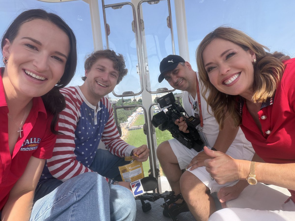 mercedesschlapp's tweet photo. We had a blast at the Great American State Fair.  Thank you to the #Freedom250 and their team. On the ferris wheel with Taylor Talley with Talley Amusements. @MatthewFoldi 🇺🇸🇺🇸🇺🇸 https://t.co/ox4ZOQoiPg