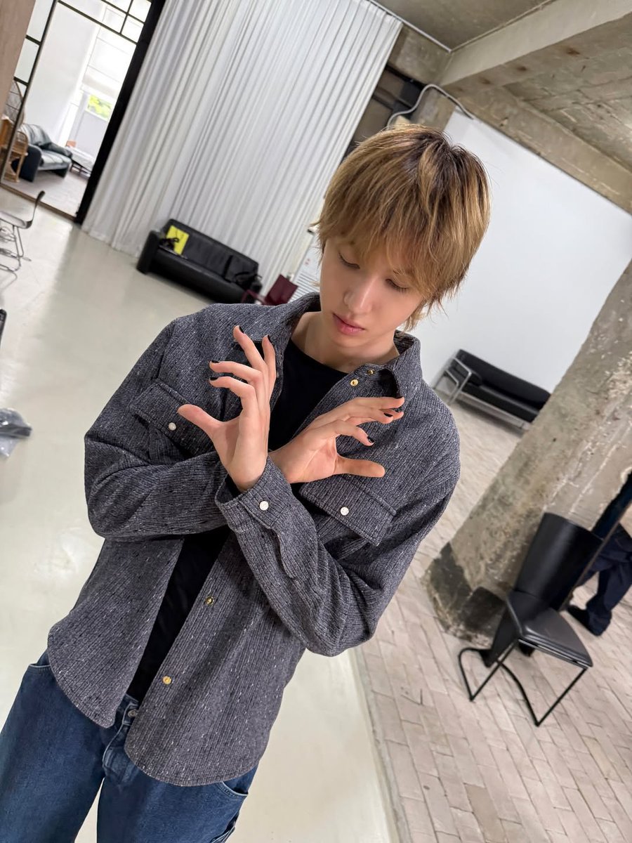 woojoro's tweet photo. The C in my name stands for CHANEL https://t.co/YHAF7GsP2O