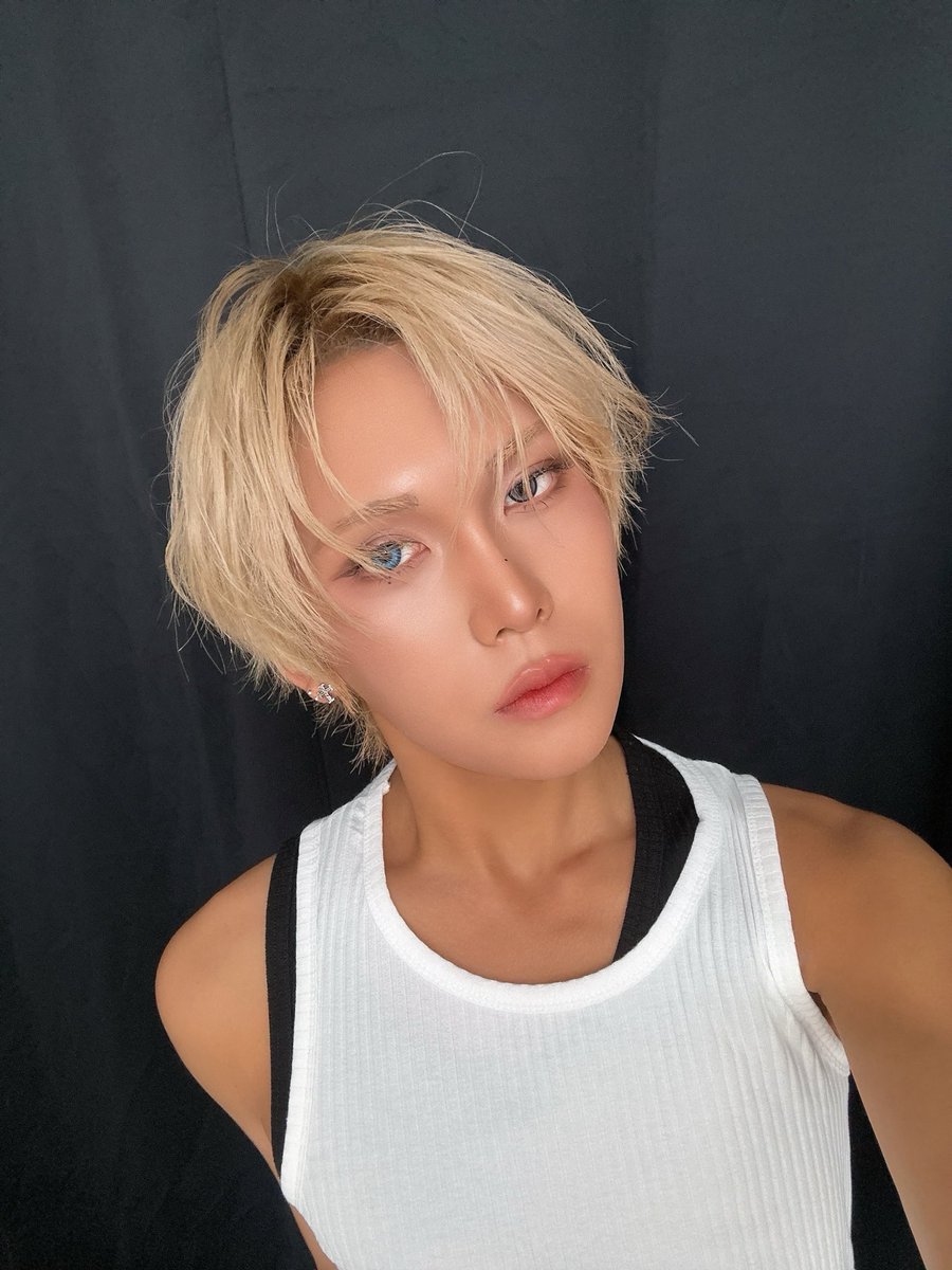 hyunikittys's tweet photo. KIM JINHYUNG YOU GORGEOUS MF https://t.co/0kgnLoDUXf