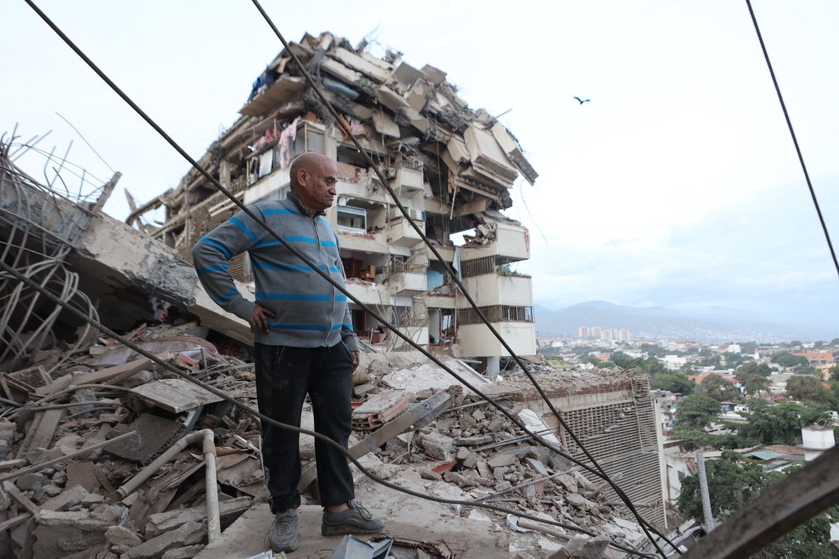 SwedeninCOL's tweet photo. 🇸🇪 destina 25 millones SEK en ayuda humanitaria a 🇻🇪 tras los terremotos del 24/06.

Los fondos apoyarán: alimentos, agua potable, refugios, protección a grupos vulnerables y reunir familias, junto a @WFP, @ACNUR_Venezuela y @SaveTheChildrenVe.

Foto: Pedro Mattey /AP/TT https://t.co/HaOhmMFm98