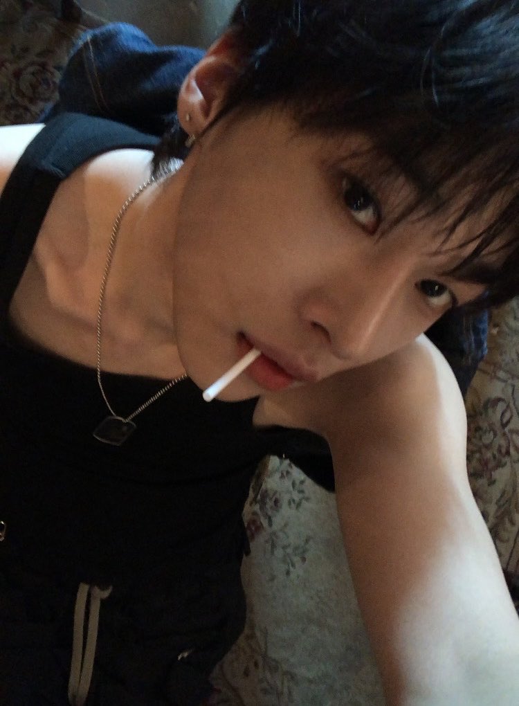 rvwonderattack's tweet photo. Atualização do #ROIC via Redes Sociais do AGD.

“🍬”

#AGD #트친소 #mmetrainee https://t.co/DYfwRia3tt