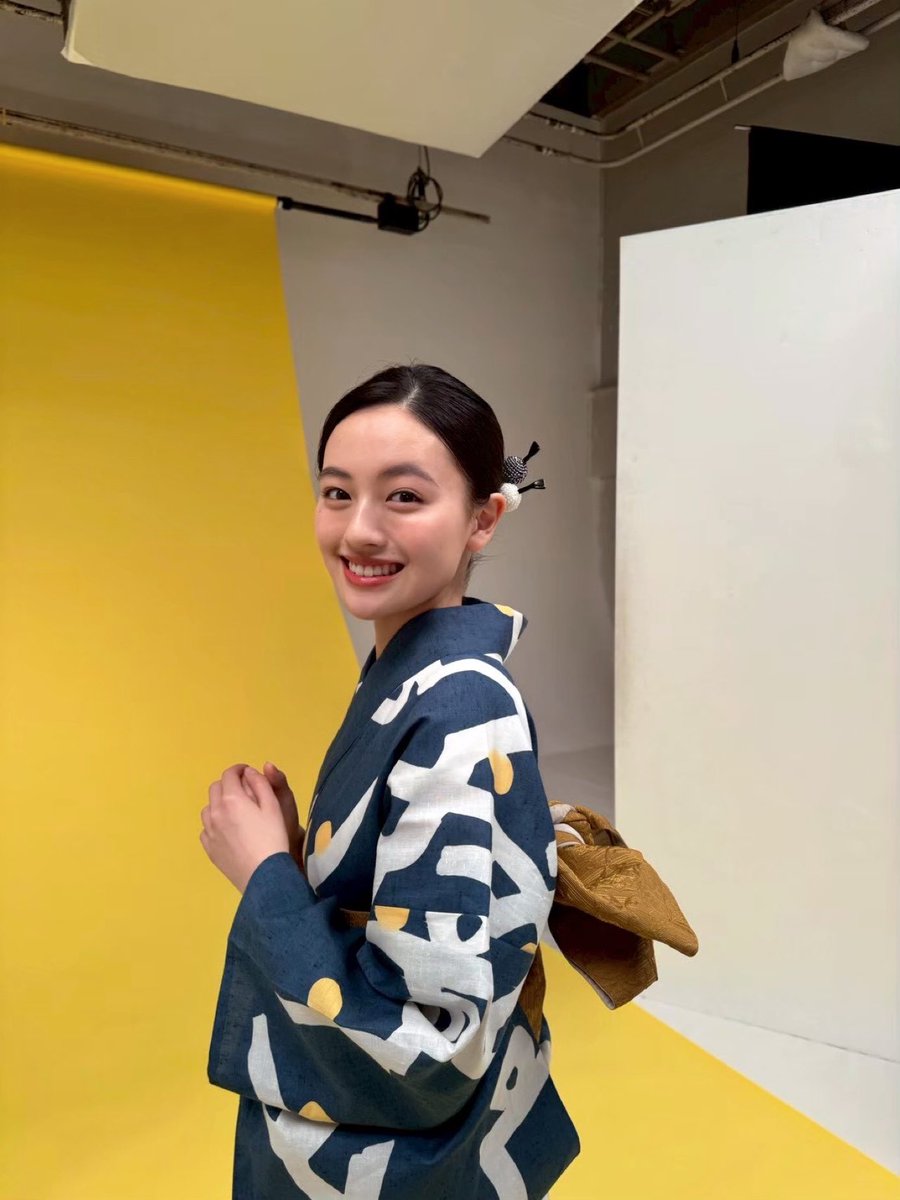 juri_kosaka's tweet photo. 「月刊茶の間」7月号の表紙を務めさせていただきました。
夏らしく素敵な浴衣と、☺️
本日発売です。よろしくお願いいたします！

#茶の間 https://t.co/XEQiMXnHY5