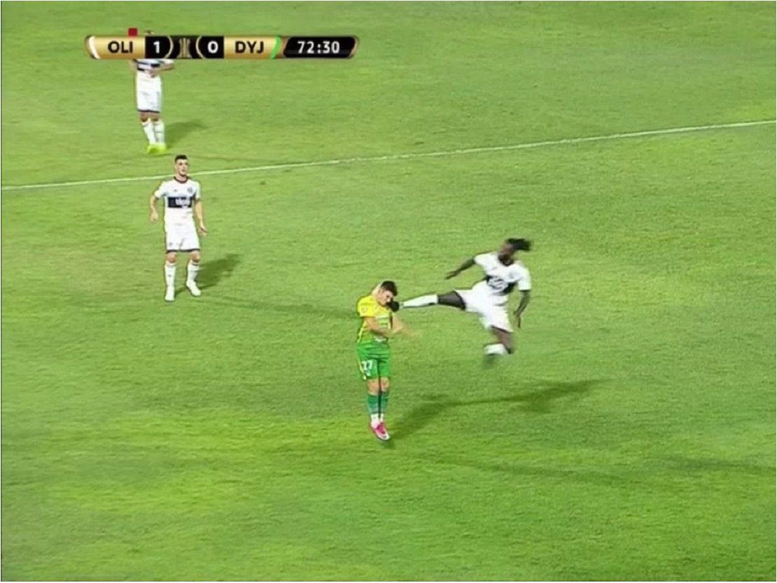 MarmolRenato's tweet photo. Mbappe: Hay que tomar en serio a Paraguay.

Gustavo Gómez contra Mbappe, minuto 86 del ST https://t.co/0NsfOz0kVt