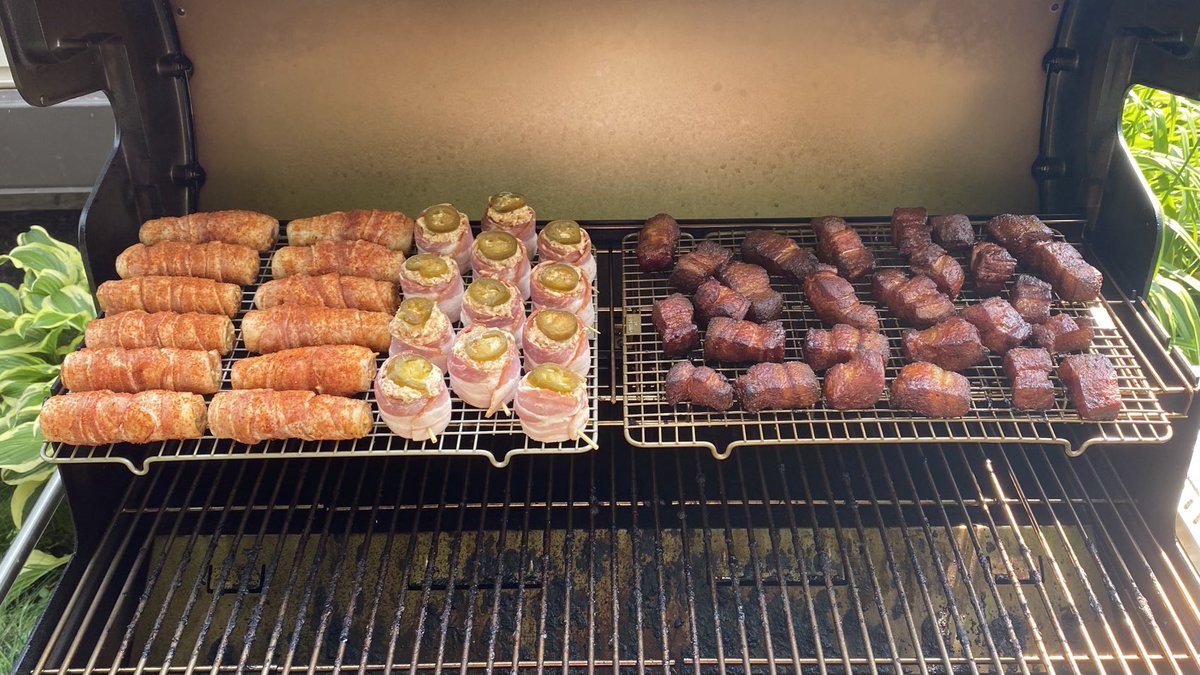 TheRedKahuna's tweet photo. It is just getting started. Shotgun Shells and Pig Shots ready to start. #SmokeShow https://t.co/NskdCklMY5