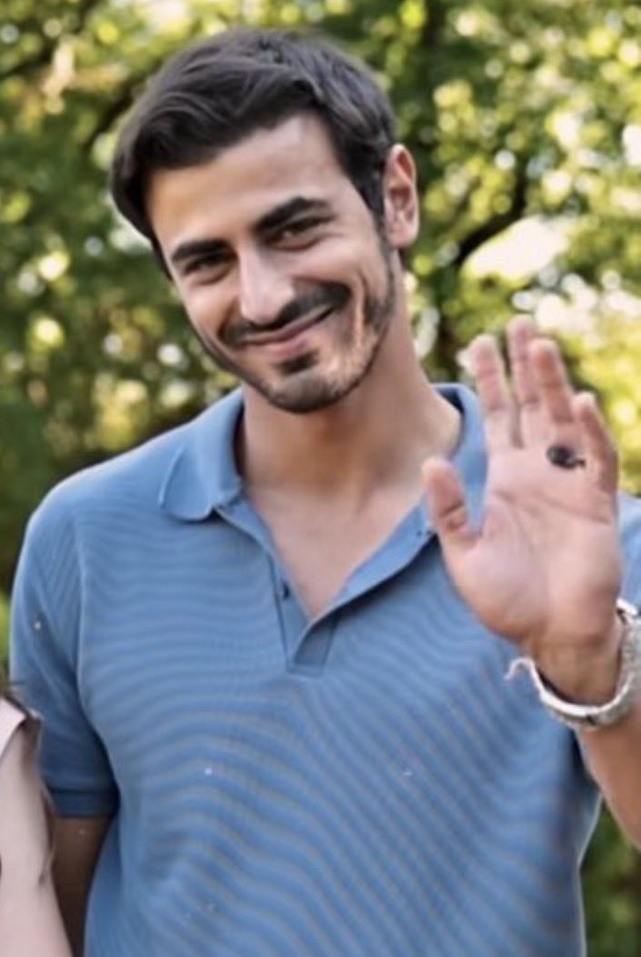 multidizii_'s tweet photo. Emin wears the same ring that serdar wore in the teaser what's the meannn I'm so curious nowww🙂
#Arafta https://t.co/lZteiNnbLg