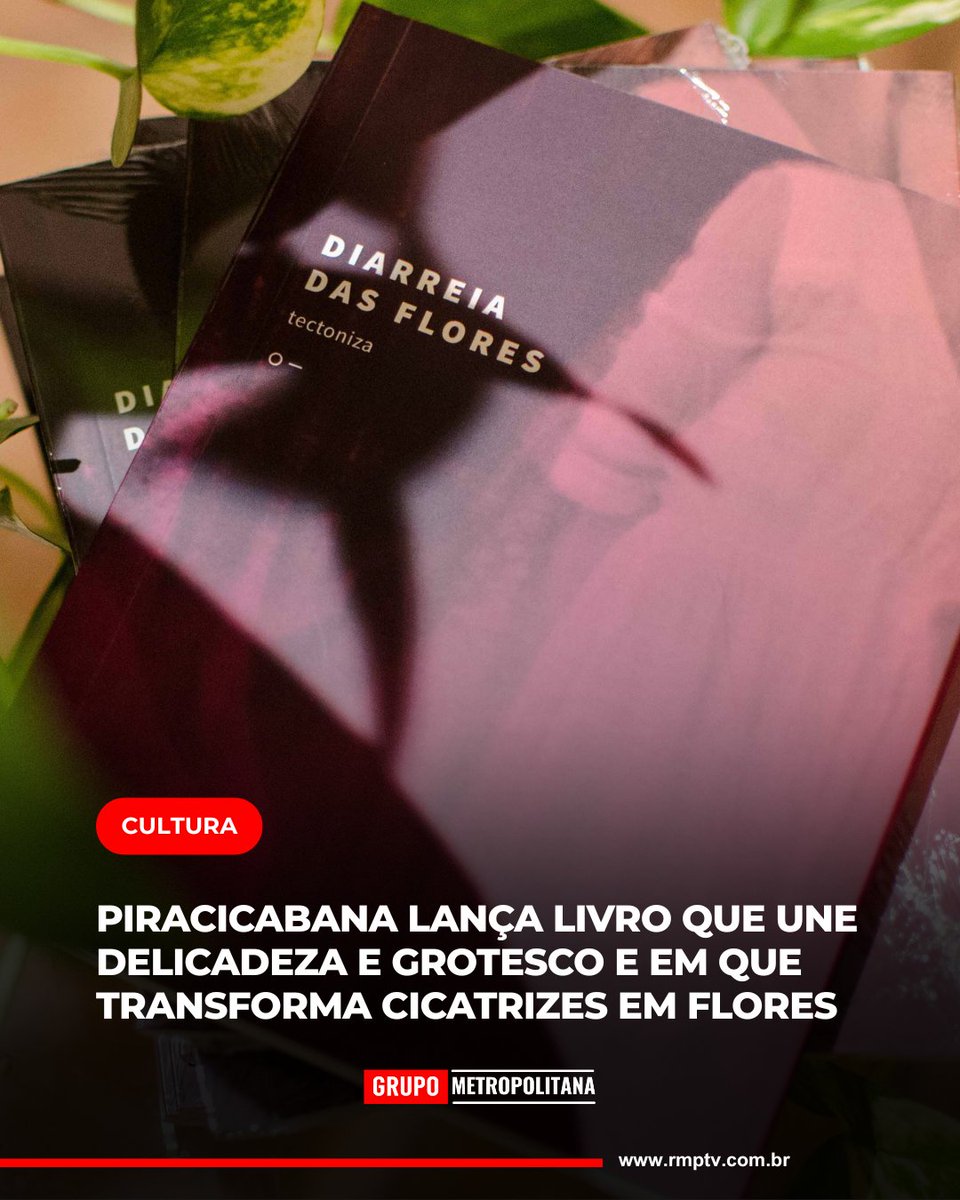 TVMetroPiracity's tweet photo. A escritora tectoniza (nome artístico de Tamires Carneluti) lança no próximo sábado, 4/7, às 19h30, em Piracicaba (SP), seu primeiro livro, que reúne poemas que unem delicadeza e grotesco e por meio dos quais a autora transforma cicatrizes em arte e flores. O lançamento de "Diarreia das Flores" (editora Urutau) acontece no Sebo Clube do Livro - Raros e Loucos (R. XV de Novembro, 1600), com entrada gratuita e exemplares do livro à venda.

O evento contará com as participações de Isabella Perim (intervenção de dança), Ivan Marconato e Nihil Dreamz (apresentações musicais).

O material é um compilado de poemas escritos entre os 15 e os 27 anos da autora piracicabana, que surgiram de forma despretensiosa, sem pressa, embora tectoniza tivesse um desejo de publicar um livro. "Quando eu organizei tudo, surgiu a oportunidade de publicar com a Urutau, que eu sonhava, porque é uma editora que publicou a Mar Becker, que eu considero a maior poetisa viva na atualidade. Então, para mim, é uma grande honra", afirma tectoniza.

União de conceitos

Sobre o título, a autora diz que a ideia é unir conceitos como delicadeza, por meio da flor, e grotesco. "Diarreia é uma palavra que traz um sentido grotesco, uma coisa feia, suja. Flor é o oposto, é delicadeza, perfume, e remete a uma ideia de feminino. A junção dessas duas palavras define um pouco o estilo de escrita. Falo sobre amor, mas também sobre coisas ruins, como morte. Enfim, é a união entre beleza e delicadeza com algo grotesco", explica.

Poética das flores

Tectoniza é também artista visual e aponta que a poética de seus trabalhos na área, a qual ela chama de "poética das flores", tem sua origem na poesia. "Antes mesmo de eu fazer qualquer tipo de trabalho visual como eu costumo fazer, usando as flores, as plantas como metáfora para falar sobre questões de gênero e sexualidade, eu fazia isso inconscientemente na poesia, já na adolescência, o que identifiquei quando pesquisei o meu próprio processo criativo na graduação. Ou seja, estou seguindo essa linha nas artes visuais, em fotografia e em videoarte, mas já a seguia na escrita", indica a artista.

A autora já realizou um lançamento do seu livro em Bauru (SP), no último dia 19, e espera em Piracicaba manter o espaço de encontros. "É o momento de reencontrar amigos e conhecer novas pessoas, estou muito feliz", completa.

Trajetória

A autora tectoniza (Tamires Carneluti) é formada em Artes Visuais pela Universidade Estadual Paulista "Júlio de Mesquita Filho" (Unesp). Atua como arte-educadora e é uma experimentadora, sobretudo, da linguagem do vídeo, do som, da fotografia e da poesia. Gosta de investigar a existência de tudo que é vivo, os mistérios do cotidiano e os seus próprios, partindo da ideia de que toda construção é uma desconstrução e toda desconstrução é uma nova construção.

Recentemente teve trabalhos de artes visuais expostos 54º Salão de Arte Contemporânea de Piracicaba, na exposição virtual "Atlas de Poéticas Interrompidas", promovida pelo MAIS – Centro de Memória de Artistas LGBTQIAPN+ no Interior de São Paulo e na Mostra de Arte Wynara 2026 no espaço artístico Wynara Cultural em Bauru (SP).

SERVIÇO

Lançamento do livro "Diarreia das Flores", de tectoniza (editora Urutau). Sábado, 4/7, às 19h30, no Sebo Clube do Livro – Raros e Loucos (R. XV de Novembro, 1600, Centro), em Piracicaba (SP). A entrada é gratuita e exemplares estarão à venda.

📰 Leia a matéria completa em https://t.co/NxCxrwDzow

📷 Caroline de Assis Rohwedder / Julia Paterniani
✍🏽 Rafael Bitencourt | @tempodcom
Publicado por: Enzo Oliveira | Grupo Metropolitana
#tvmetropolitanapiracicaba #tvmetropolitana #piracicaba #MTV #jornalmetropolitano #radiometropolitanapiracicaba #radiometropolitana #jornalmetropolitanopiracicaba
