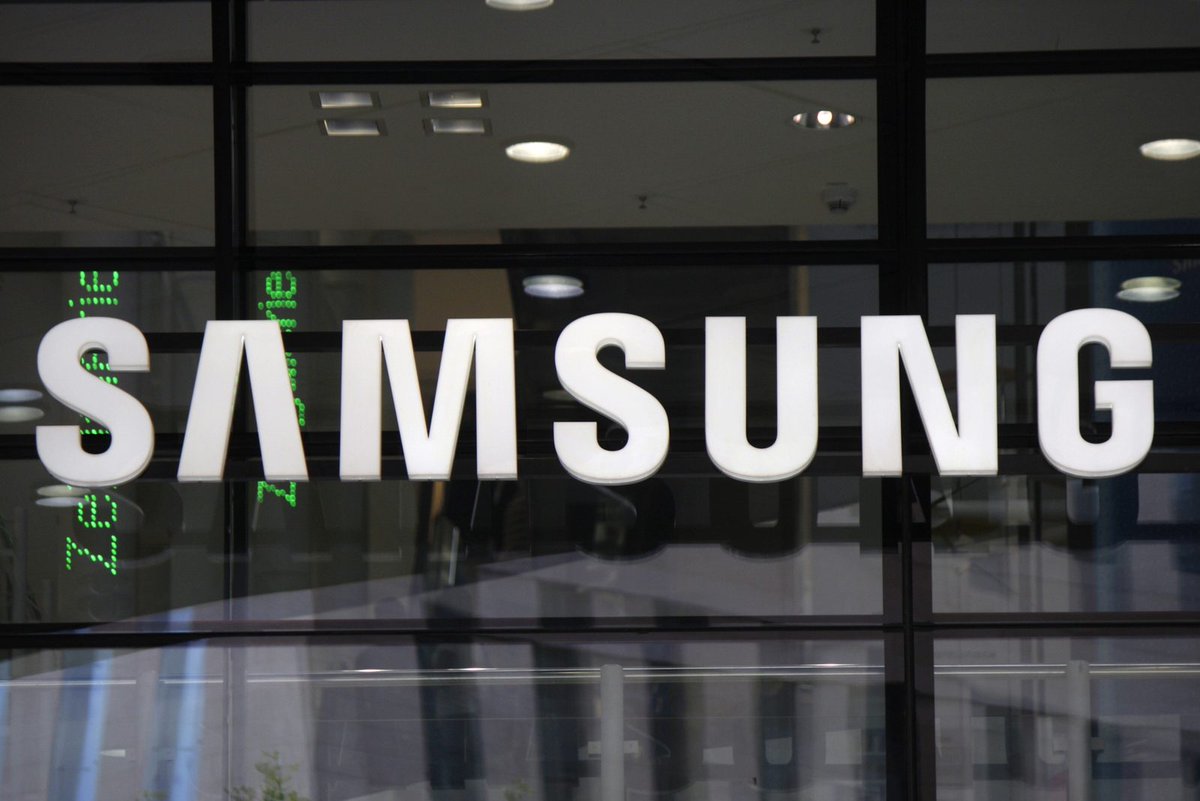 DigimanieCZ's tweet photo. Samsung spustil kampaň na novou generaci ohebných telefonů. Krátká videa potvrzují radikální přechod na mnohem širší displej. https://t.co/uqIX8lcHow