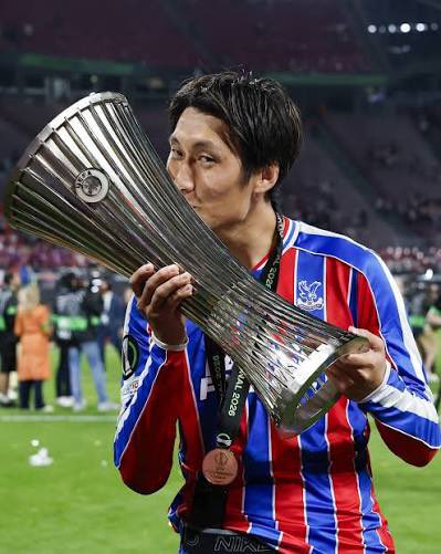 Mercado_Ingles's tweet photo. 🚨🗣️ Daichi Kamada tras expirar su contrato con el Crystal Palace: 

“Quiero quedarme en la Premier League. Básicamente, quiero quedarme en el Palace. Cuando piensas que puedo jugar en la Premier League, jugar en una liga europea, jugar en Londres y tener a mi familia en un entorno familiar, no hay muchos clubes mejores que el Palace."