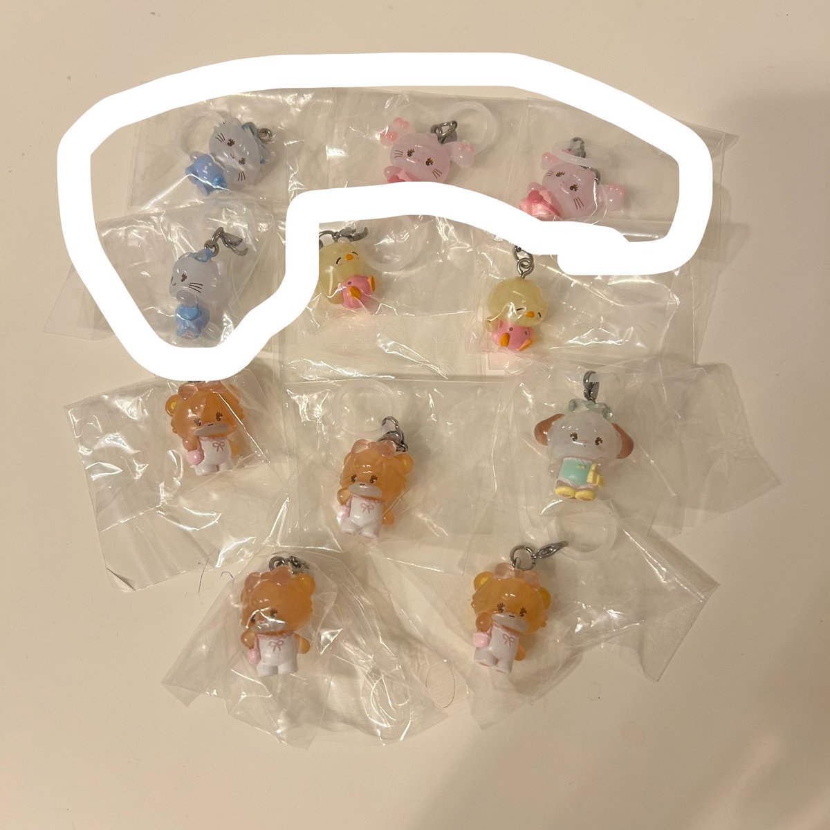 gacha4002's tweet photo. @lts21KjYWW24102 検索より失礼します。
白枠をつけた物を定価＋送料で買取は可能でしょうか。検討の程よろしくおねがいします。 https://t.co/MaK9pATldC