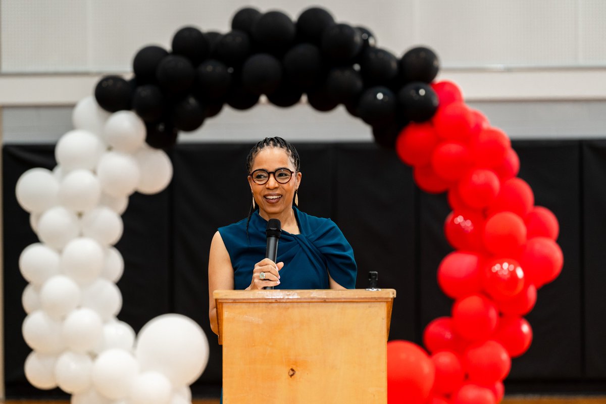 Sen_Alsobrooks's tweet photo. Congratulations to the 5th grade class at Patuxent Elementary School on your promotion to middle school!

Seeing your excitement, determination, and potential filled me with hope for Maryland's future. Keep dreaming big, working hard, and believing in yourselves. Let's go Eagles! https://t.co/94qqbEIRoE