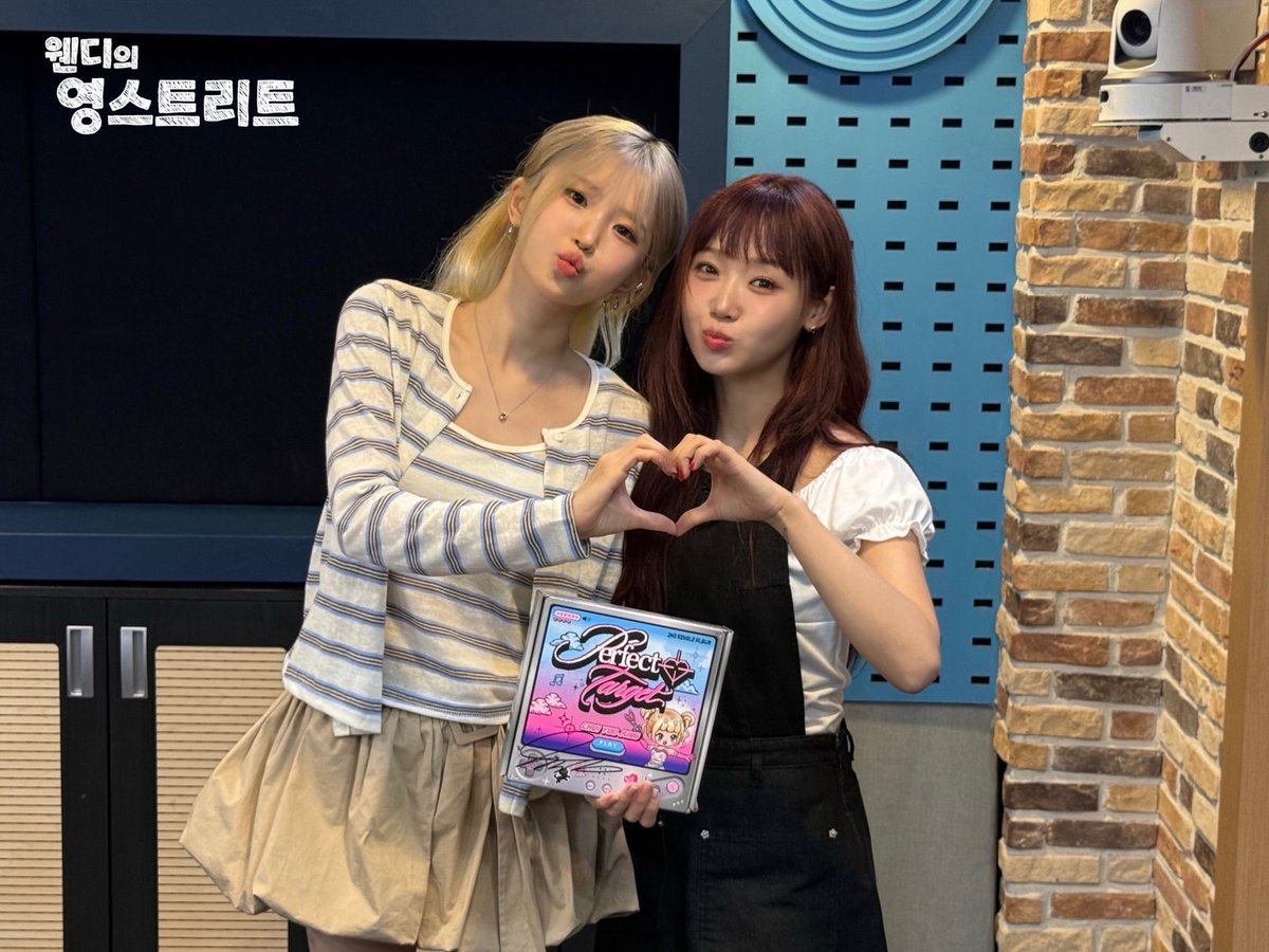 fiq_D_flover's tweet photo. [sbsyoungstreet] -Instagram Update-

Today's guest, together with Special DJ Song Hayoung of fromis_9 was...〰️〰️🐹🐹

✨ Choi Yoojung who has made her solo comeback! ✨

#송하영 #SongHayoung
#fromis_9 #프로미스나인 
@realfromis_9 https://t.co/Jk993c9CCz