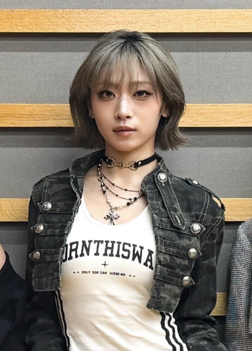 _bluejisoo's tweet photo. 私が好きなナポレオントップス推しが着てるの耐えれない好き🤦🏻‍♀️🩵似合いすぎてる
#HANA #jisoo https://t.co/XFxMVPTpFw