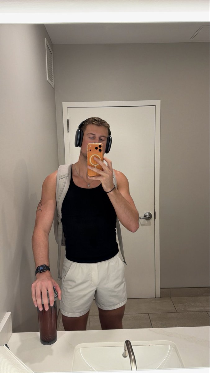 colynelliott's tweet photo. Yall gym yet? https://t.co/pdD4GIpKkp