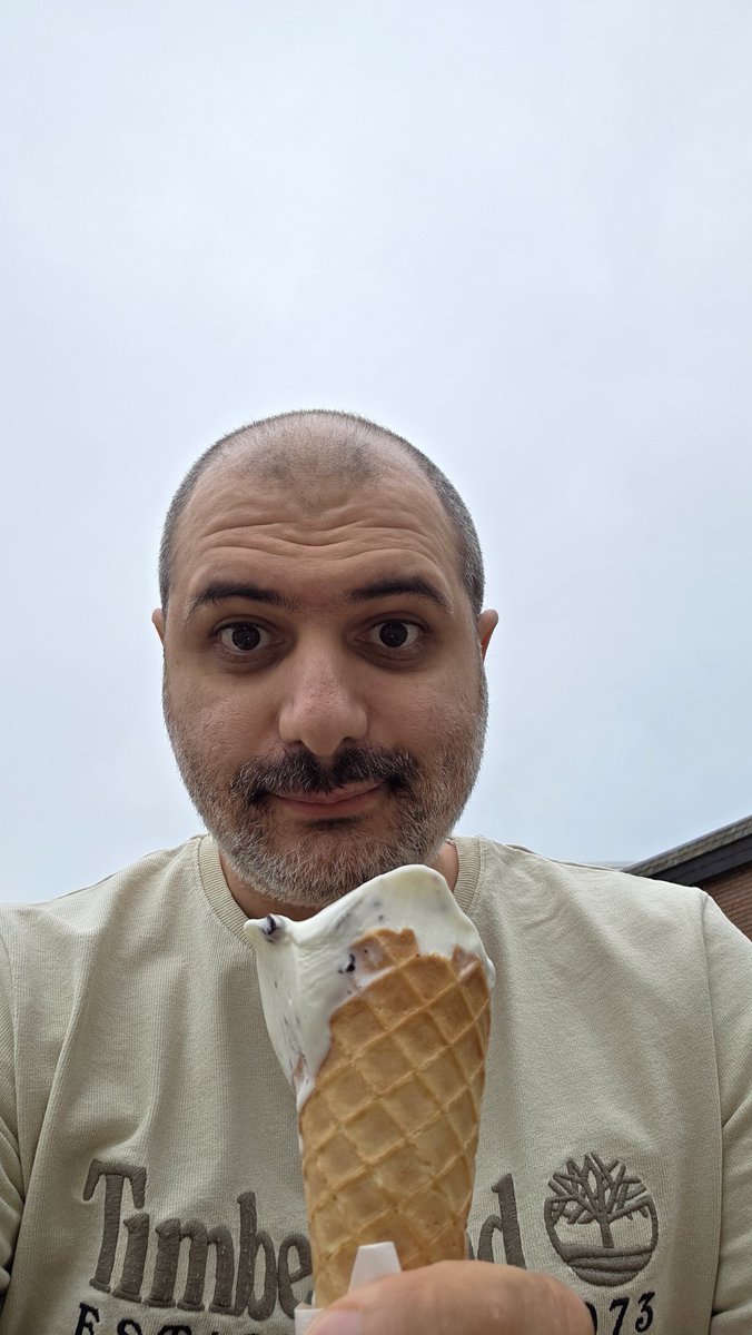 Hak00m_'s tweet photo. الايسكريم العجيب https://t.co/BEZg46LpgD