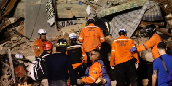 cadenagramonte's tweet photo. 🔴 Balance oficial tras 6 días del #dobletesísmico en #Venezuela:
✅ 6.461 personas rescatadas con vida.
✅ 19.861 salvadas (rescates + evacuaciones).
✅ 1.943 fallecidos y 10.571 heridos.
✅ 15.866 damnificados, alojados en 69 campamentos. https://t.co/ya1q6NUgzH