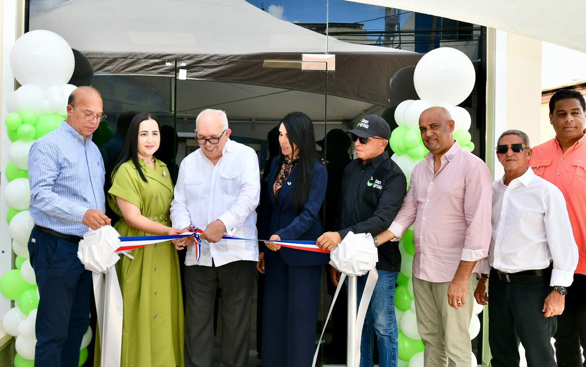 bagricolaRD's tweet photo. Reafirmamos nuestro compromiso con el desarrollo del campo dominicano. 🌱🏦

Nuestro administrador general @Fernan2Duran encabezó el acto de reapertura de la Oficina de Negocios Castillo, en el municipio de Castillo, provincia Duarte, acompañado de autoridades regionales de la institución, autoridades locales y representantes de distintos sectores de la comunidad.