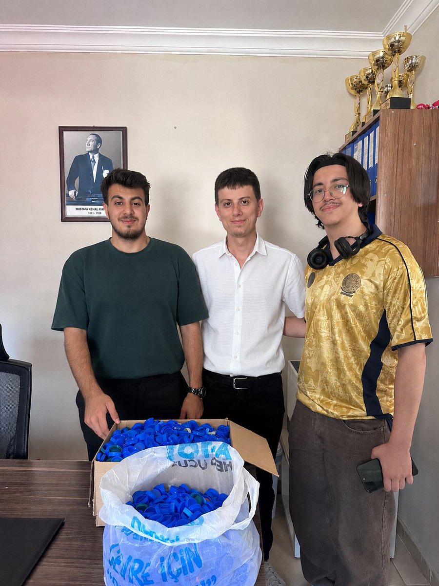 OrduKYGM's tweet photo. 📍Hekimoğlu Yurdu
Yurt Müdürlüğümüzde ihtiyaç sahiplerine destek olmak amacıyla mavi kapak topladık. Paylaşmanın ve toplumsal dayanışmanın mutluluğunu yaşadık.

@OA_BAK 
@gencliksporbak 
@GSB_KYGM https://t.co/saAb8nSyjP
