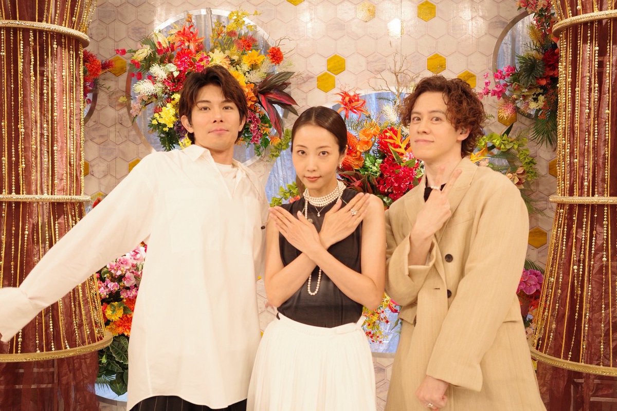 kakizawa_hayato's tweet photo. #FNS歌謡祭夏 ありがとうございました！！
楽しかった〜♪
#カキンツハルカ です。

そして2027年年明けのLIVEも決まりました。
みなさまどうぞ、お楽しみに☺︎

#柿澤勇人
#ウエンツ瑛士
#木南晴夏
#LIVE https://t.co/wafYvpQtBz