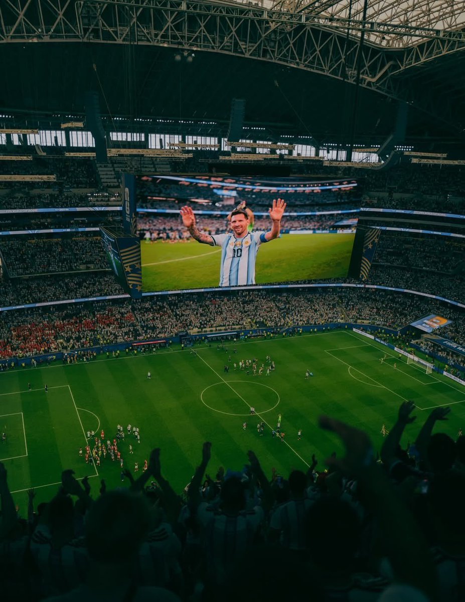 LMessiStuff's tweet photo. A U R A 🐐 https://t.co/xWYubo1VzD