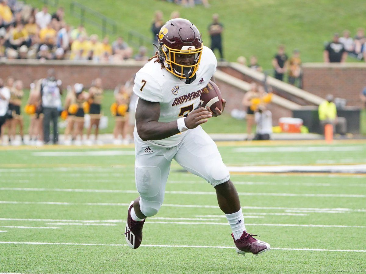 AdamJaksa's tweet photo. Your reminder that Sweet Lew Nichols led the nation in rushing in 2021. 

That season Nichols had nine games with 100+ yards and two games with 200+ yards.

He was named the 2021 MAC Offensive player of the Year.

Incredible season for the Detroit native.

#FireUpChips https://t.co/Sl5HMbCmXN