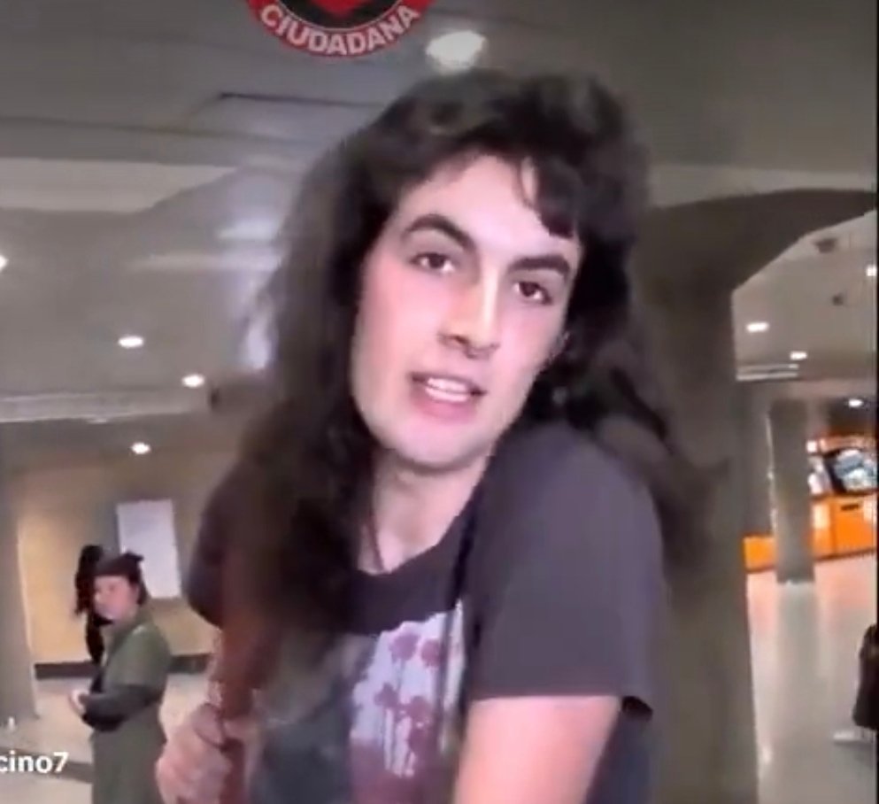 Leobizarro88's tweet photo. @mencabrono Carteristas de Barcelona acordaros de esta persona 👇 si le robais no pasa nada 👌 https://t.co/LRYO5U7vdY