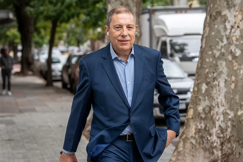 EPreve's tweet photo. 🎙️ HOY EN SIN PIEDAD

✔️Entrevista al ministro de Economía @OddoneGabriel

✔️ Los esperamos 21 horas en @VTVuruguay @YouTube @AntelDeTodos https://t.co/OV0QSbVfDk