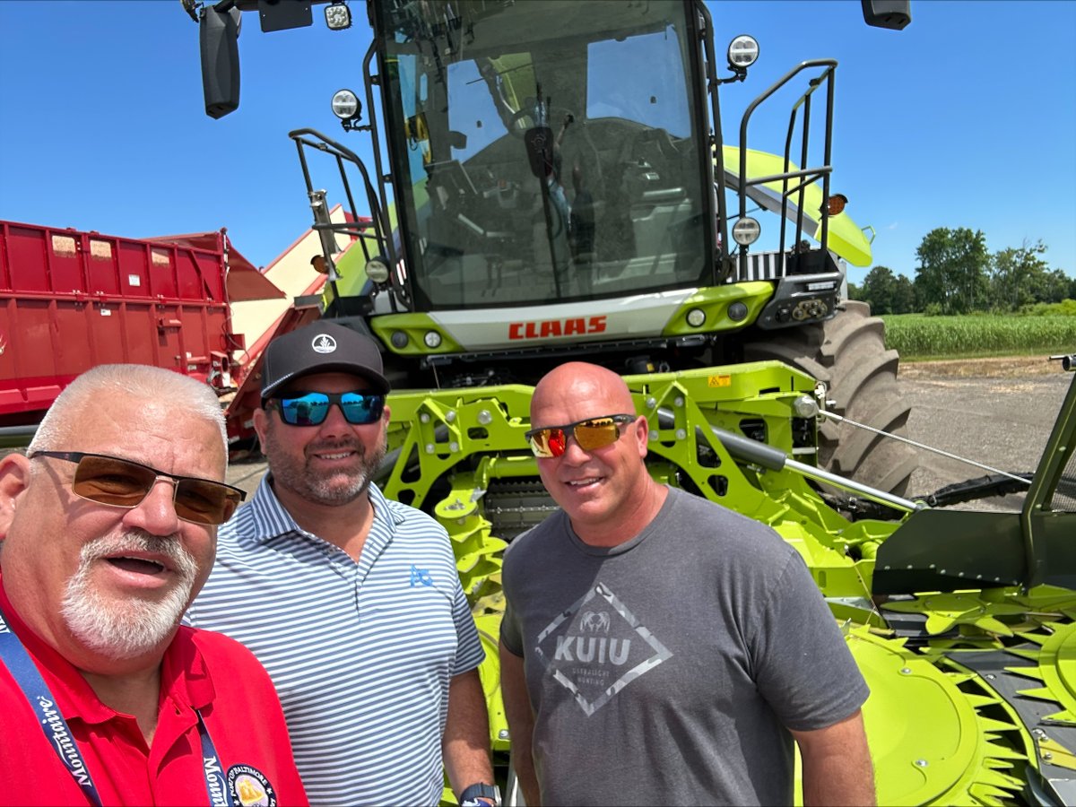 portofbalt's tweet photo. MD Port Admin's Nick Porter welcomed John Luthy of Luthy Farms and Tyler Elkins of AgGrow Tech to see one of their harvesters that arrived through the PoB. 

As the nation's top Roll-on/Roll-off port, we're proud to help move equipment that supports Maryland agriculture. https://t.co/yGn8KlX8Td