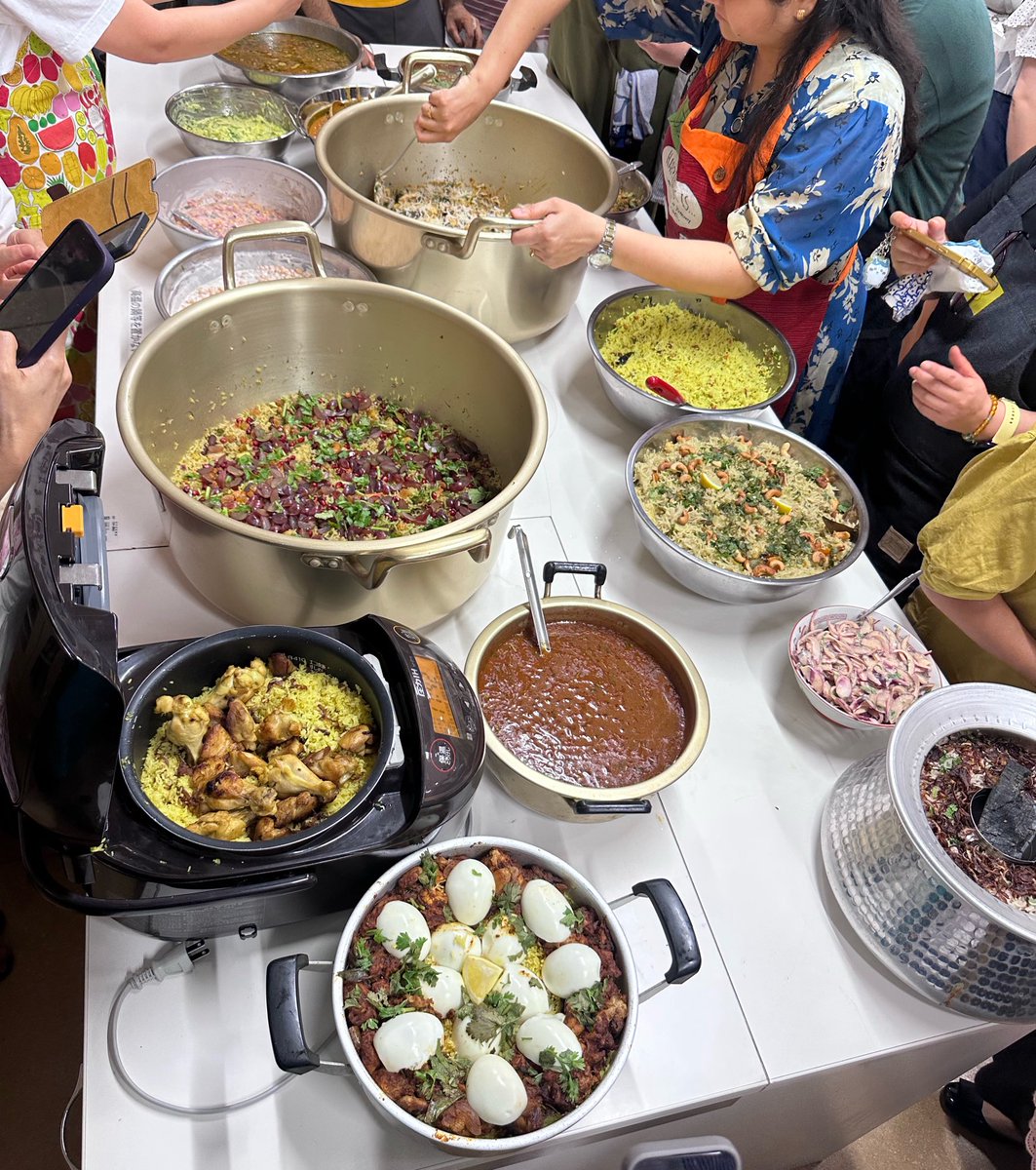 namaste_cooking's tweet photo. 我々のビリヤニ万博でインド人主婦たちが作る本気ビリヤニの数々も見ていただきたい… https://t.co/dQxIEtjvq4