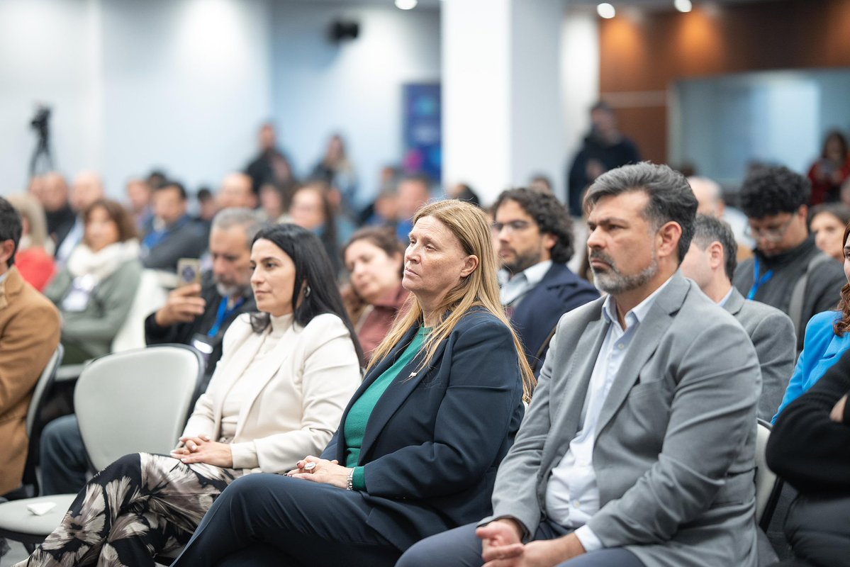 QuintelaRicardo's tweet photo. Las PyMEs y los emprendedores son unos de los grandes motores de nuestra economía. Detrás de cada proyecto hay familias que trabajan, invierten, generan empleo y apuestan por el futuro de nuestra provincia.
Por eso acompañamos con herramientas concretas que faciliten el acceso al financiamiento y fortalezcan el desarrollo productivo.
Que La Rioja sea sede del Día PyME CASFOG y presente el primer esquema de avales sindicados liderado por un fondo público provincial es un reconocimiento al trabajo que se viene realizando desde FOGAPLAR para que más empresas puedan invertir, crecer y crear empleo.

Seguiremos trabajando para que cada emprendedor y cada empresa encuentre en el Estado un aliado para crecer, porque cuando las PyMEs avanzan, también lo hacen el empleo, la producción y el futuro de La Rioja.