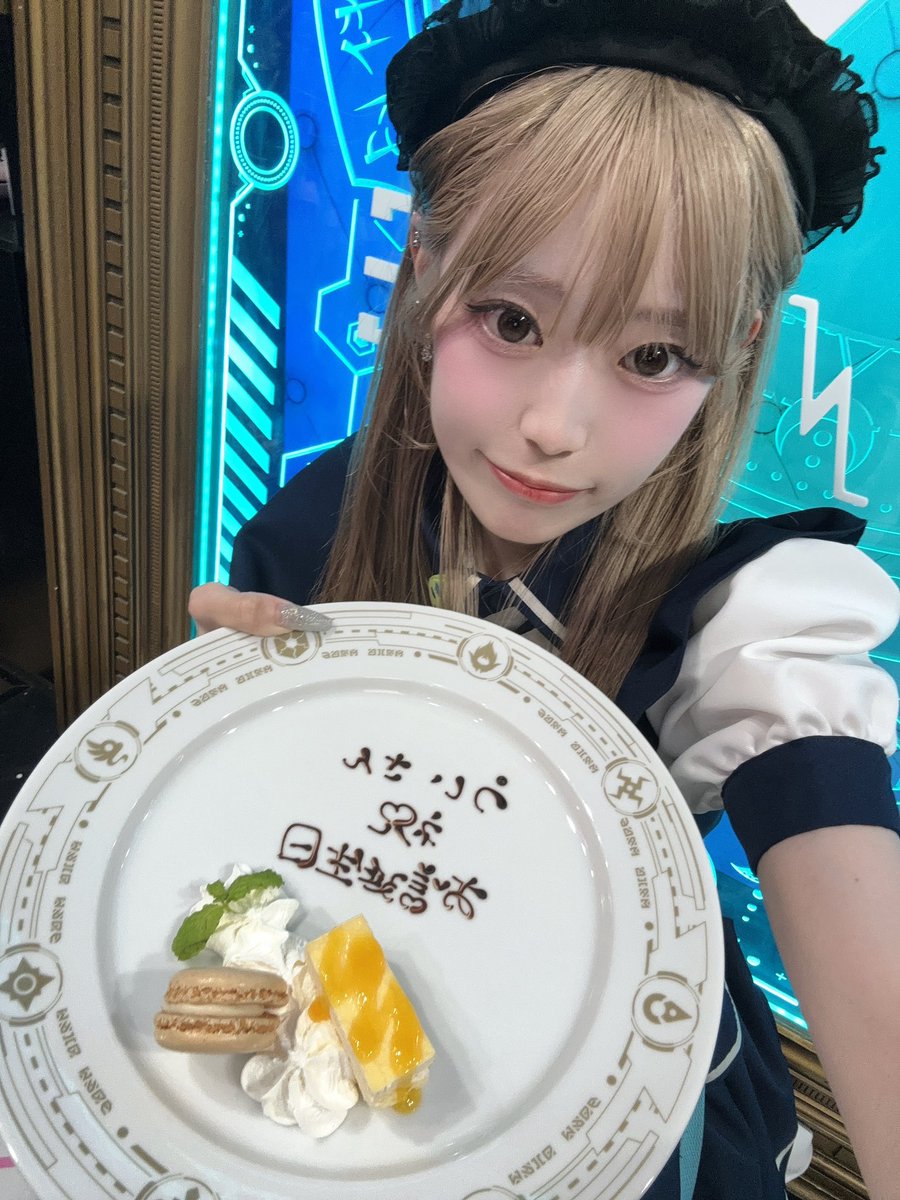 ui_maidM's tweet photo. おきゅおわです🐼
今日は若干まったり気味だったけどたくさんアプデしてくれたり、毎ターンチェキにライブ頼んでくれたり、初めましてもたくさんできて久しぶりのお給仕すごく楽しかったです🙌🏻✨
そろそろライブの曲数増やさないとなーと思いました頑張ります🙂‍↕️
次は8日夜ロです🌙 https://t.co/NnUieL7Kns