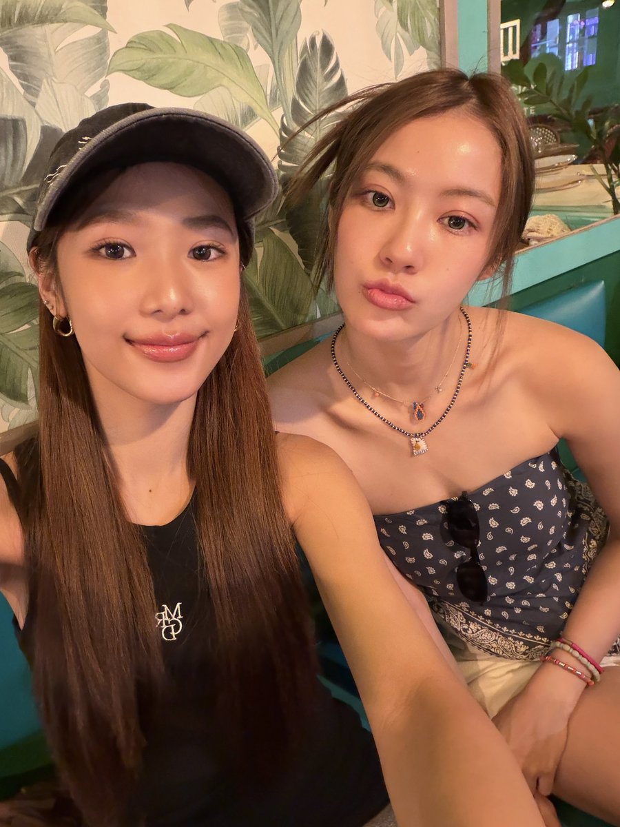 warahoes's tweet photo. i love it when my couple is baddie x baddie https://t.co/pi0vkMYI5r