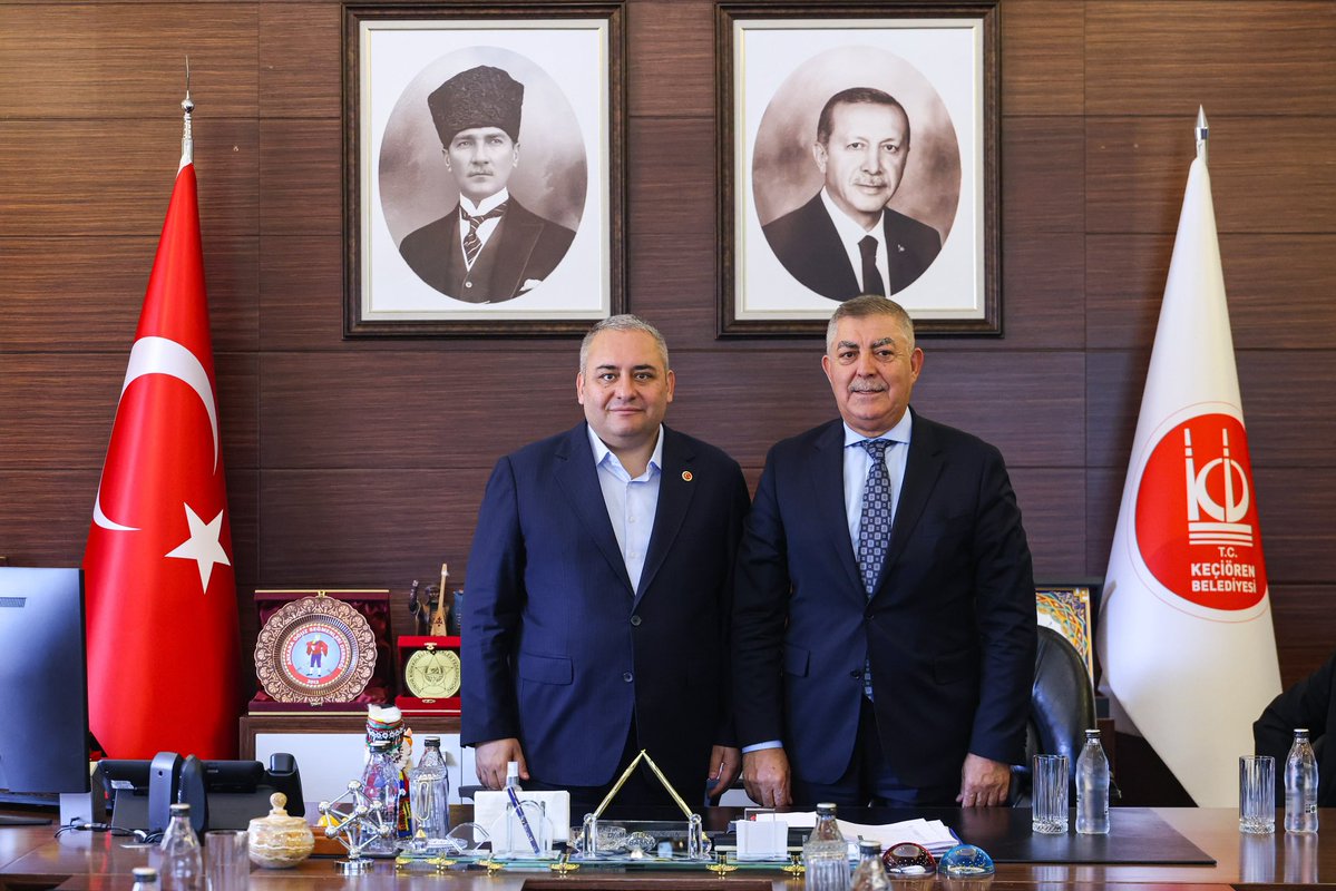 OzarslanMesut's tweet photo. Kırşehirli Dernekler Federasyonu Başkanı Sayın @hilmigokcinar ve kıymetli yönetimini belediyemizde ağırladık.

Ziyaretleri sebebiyle kendilerine teşekkür ediyor, Kırşehirli yiğit hemşehrilerimize selamlarımı iletiyorum. https://t.co/cde3uDnDPA