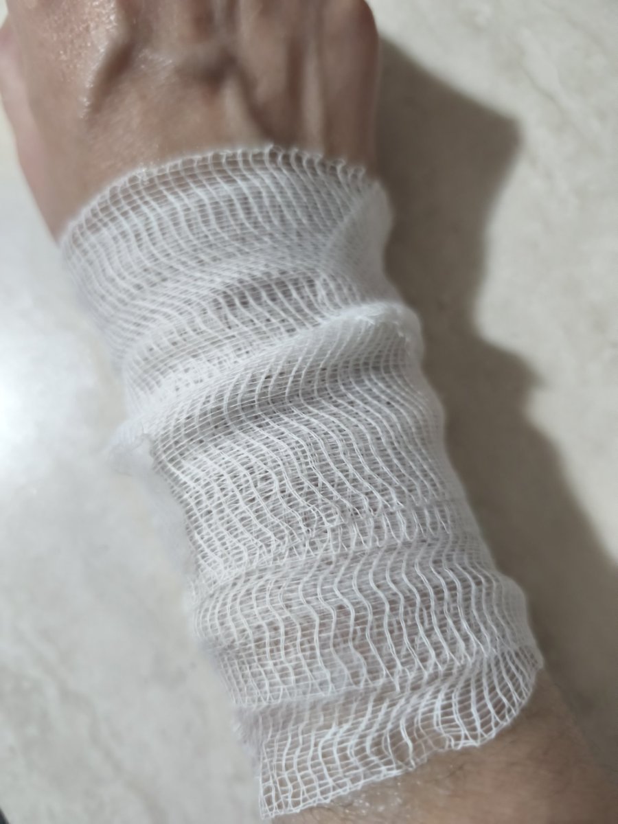 SUNMOON69065181's tweet photo. I burned my right wrist in a cooking accident the day before yesterday, and I'm still trying to recover. This bandage tells the story well enough. (I don't think anyone needs to see the burn itself, it's not nice to look at).

It still burns and hurts, and I'm exhausted, both physically and mentally. 

I just need a little more time to recover. See you all soon. 💔