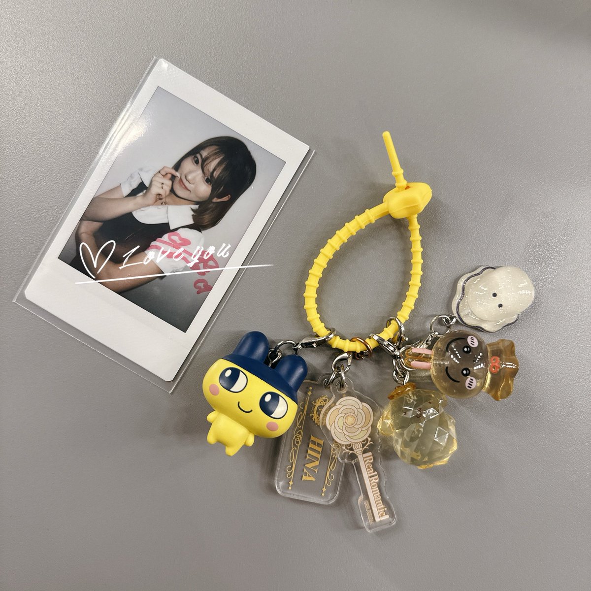 todo7737's tweet photo. 最近めじるしで黄色あつめしてたんだ
かわいくなってきた！💛スマホにつけると重いｹﾄﾞ https://t.co/Qmas7A686K