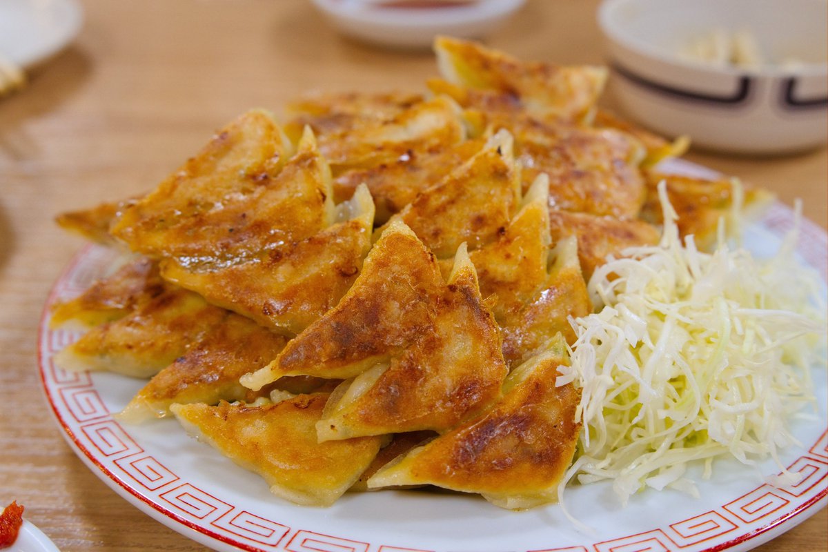 fukuhiroichi's tweet photo. 博多一口餃子の代表格　旭軒♪　美味しく食べるコツは最低2個は同時に食べること♪♪
#福岡 #博多 #餃子 #旭軒 https://t.co/UuLDI6JHLt