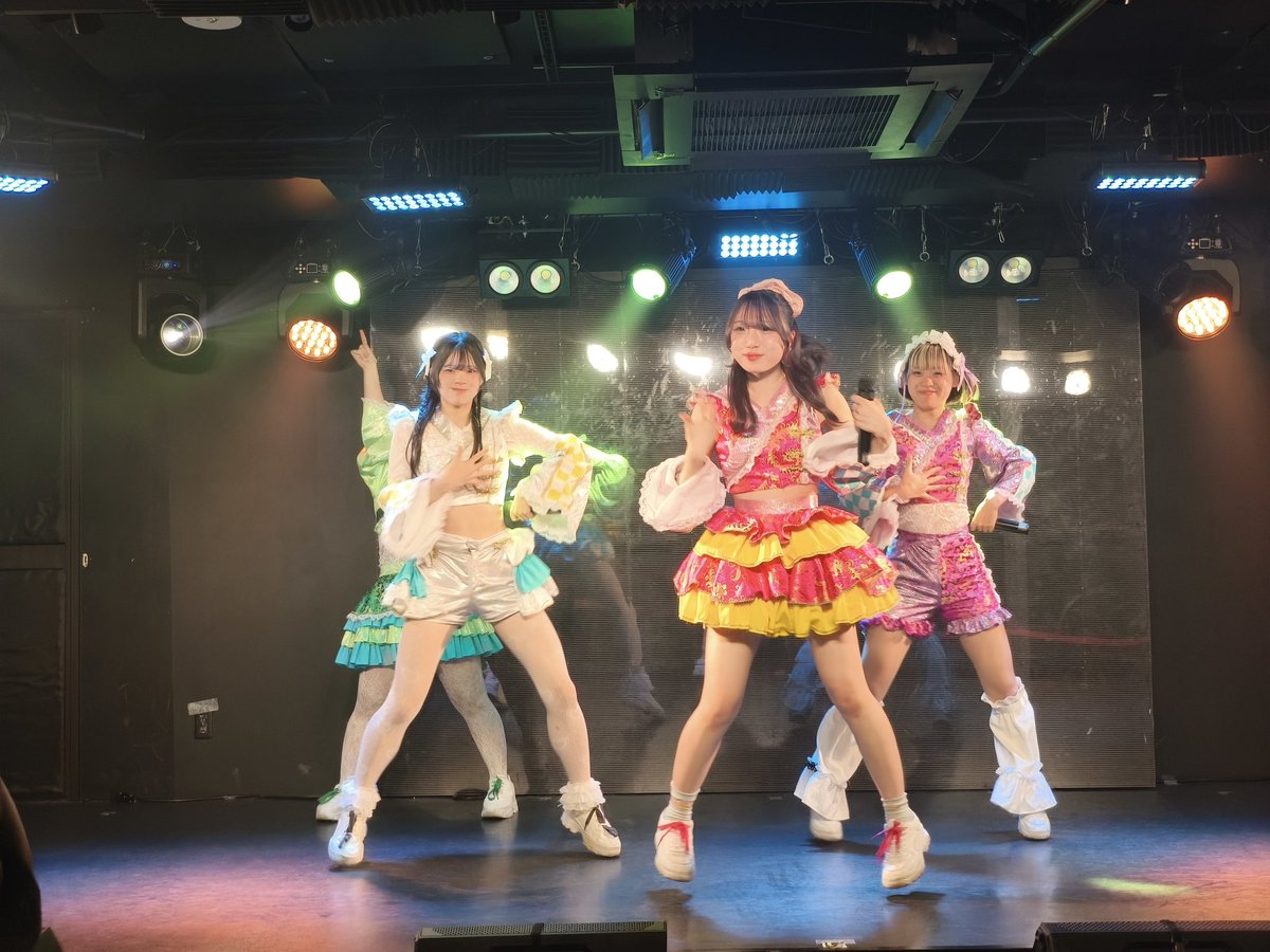 Ignaciocrusands's tweet photo. この写真は先週の6月26日（木）のものです。友達とバーベキューを行った、温泉に行った後にライブへ行きました。本当に楽しい一日でした。ライブもとても楽しかったです！今回で63回目のライブ参加でした。
スーパがおがおバカラオGaoワンワン! 🦖 🐱 🐶 🦁 🐻 https://t.co/MYtoXt7MLN