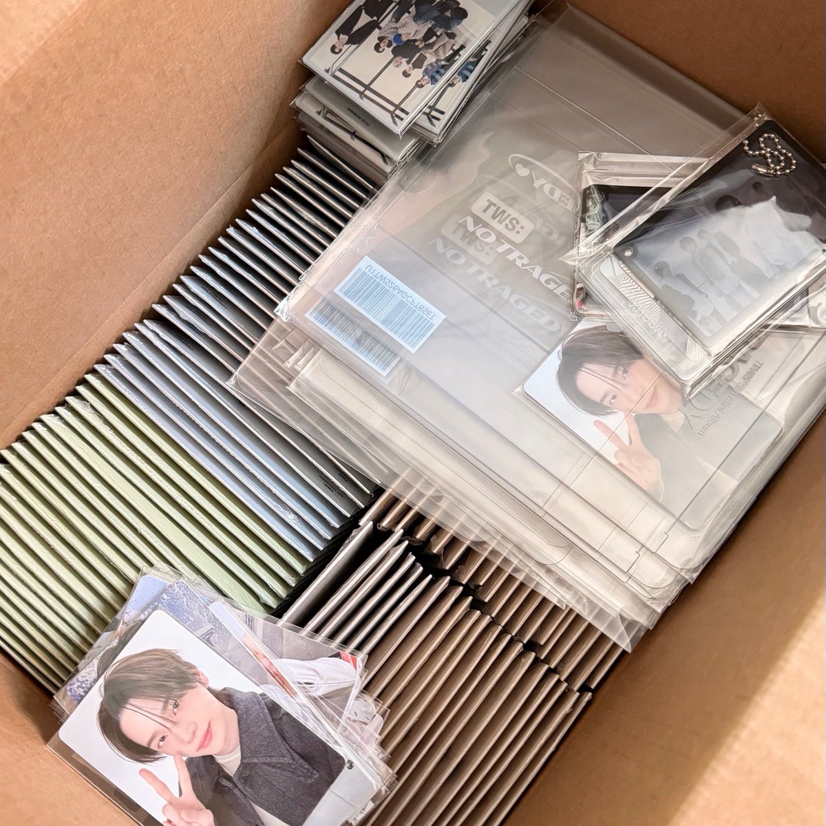 flaminmochi's tweet photo. พร้อมส่ง 🌐❕
TWS 'NO TRAGEDY' COMPACT Ver. 
TWS 'NO TRAGEDY' LOVE/FINAL Ver. 
(ยังไม่แกะซีล)

♡ 150฿ (compact)
♡ 200฿ (love/final)
♡ ค่าส่งเหมา 50฿ 📦

🪽มีของแถมทุกออเดอร์ 
สั่งซื้อทาง dm ค่ะ ✨

#ตลาดนัดทูอัส #ตลาดนัดtws https://t.co/TBkM3V0PFX