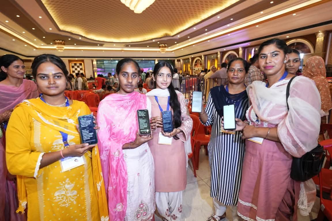 sphavisha's tweet photo. A new chapter in dignity and economic empowerment for the mothers and sisters of Punjab begins today.

From today, the Chief Minister Mawan-Dhiyan Satkar Yojana started across Punjab. Chief Minister Sardar Bhagwant Singh Mann's promise has now become a reality.

#PaiseAaGayeOye https://t.co/UbM5ela3Bc