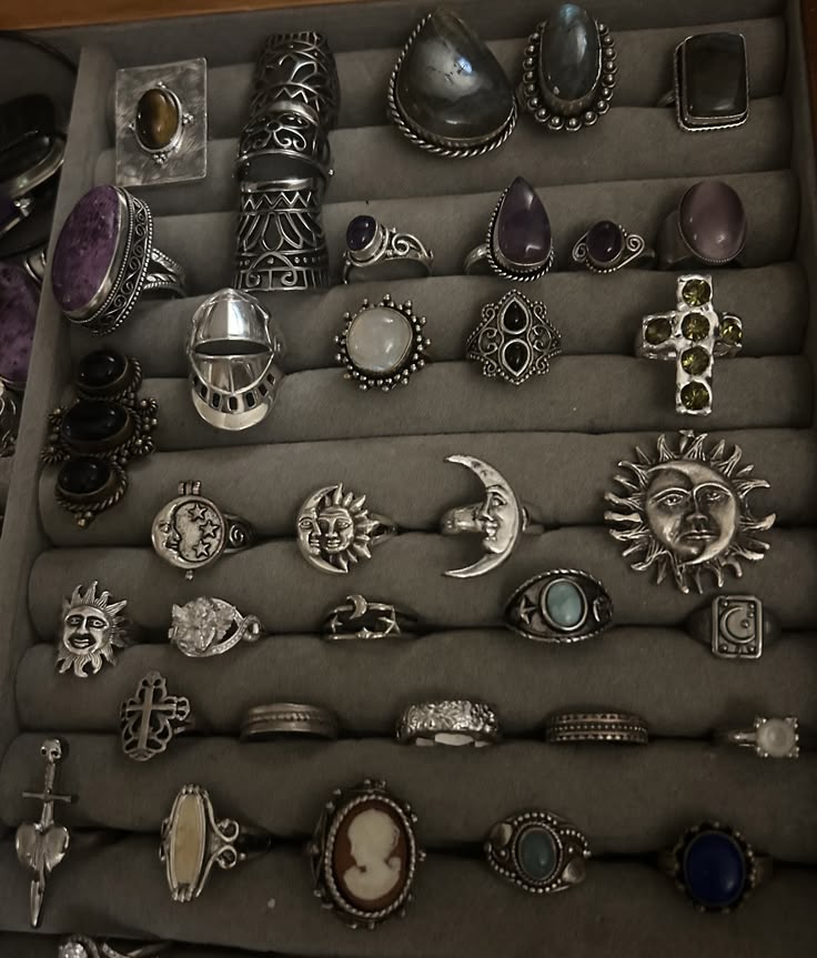 K4JU_K4IJU's tweet photo. como o pinterest me vê 

piercing 
icon 
acessórios 
estilo https://t.co/kU92ZVZEiV