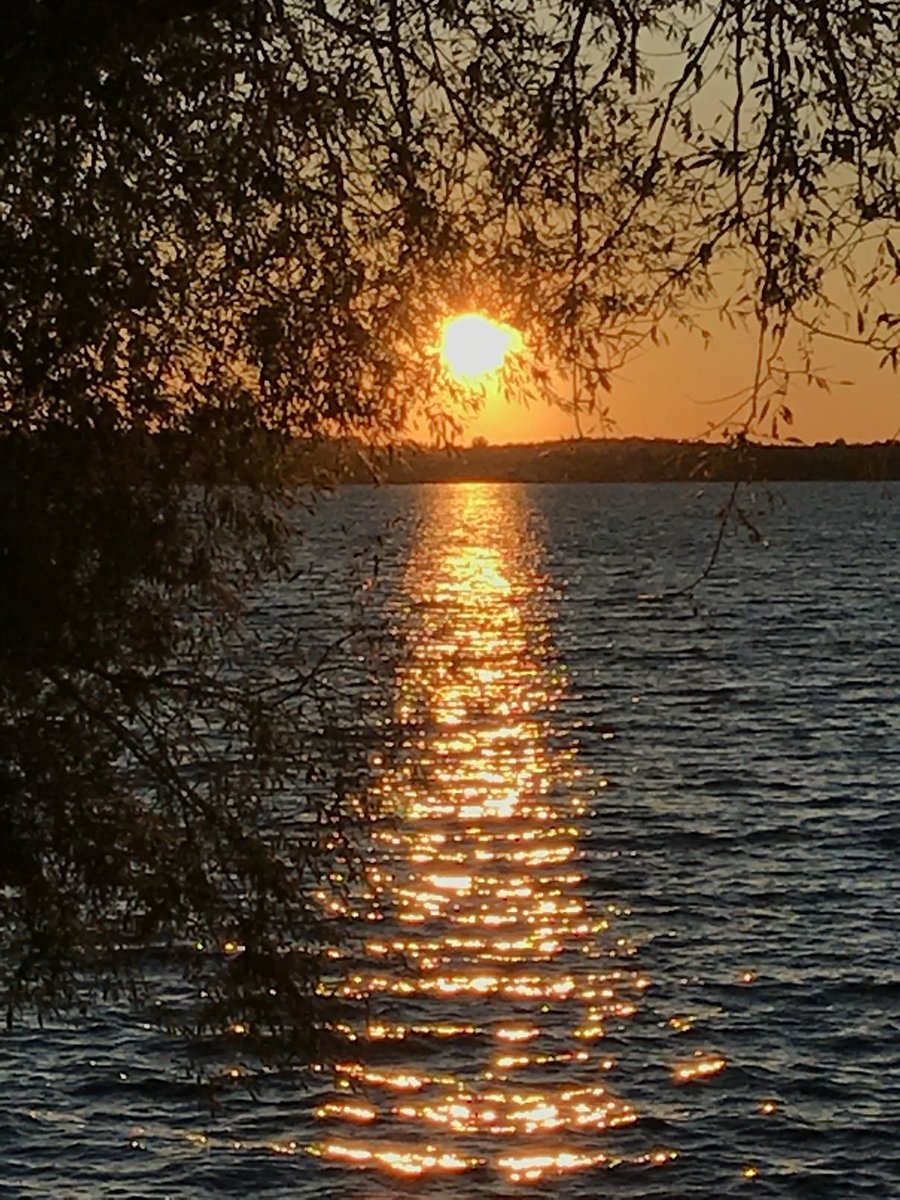 MsJ_FFSS's tweet photo. @CanadianPenny1 Rural but beautiful Ontario sunset! 💙 https://t.co/LwxM36mhOF