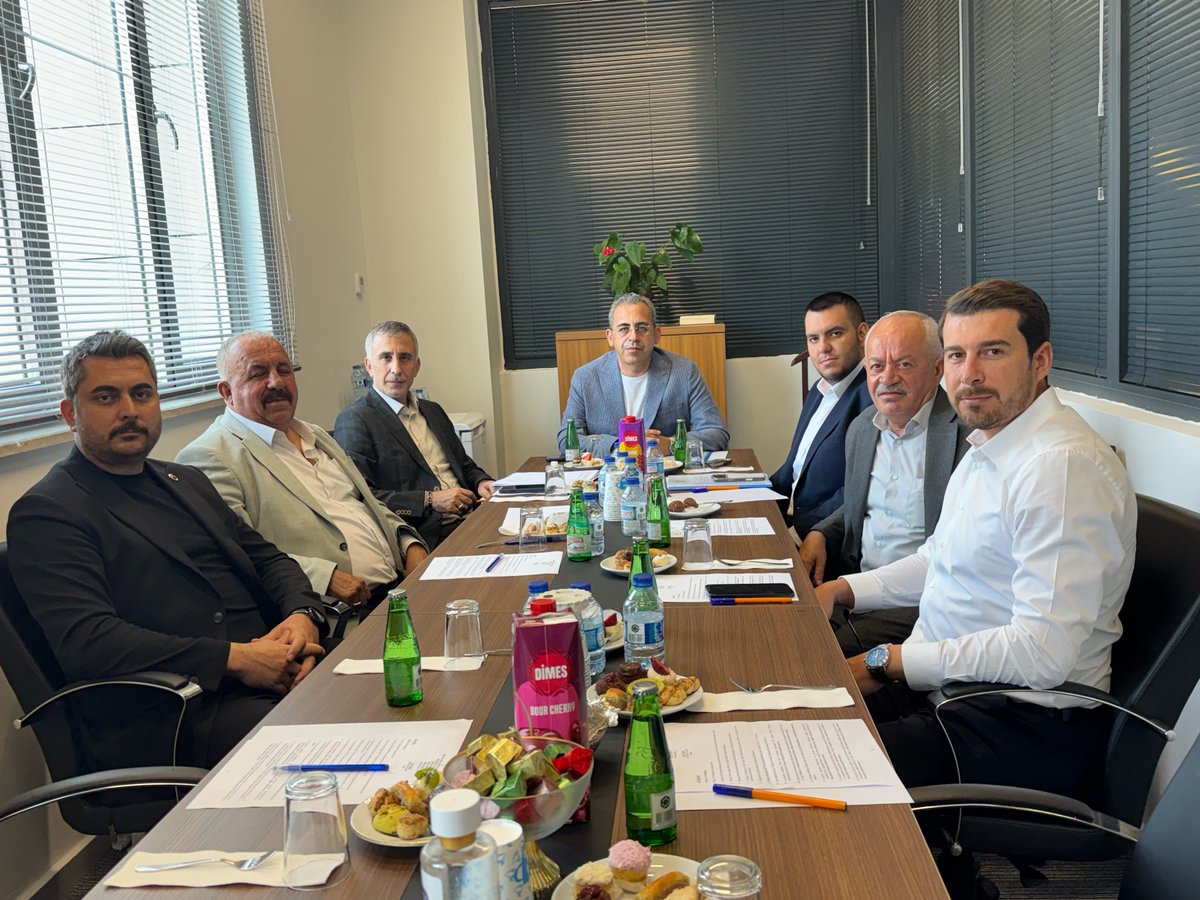 mhpsincan06's tweet photo. İlçe Başkanımız Sayın Mesut Genç, Yerel Yönetimlerden Sorumlu İl Başkan Yardımcımız Sayın Bekir Eken ve Sincan Belediyesi Meclis Üyelerimiz ile birlikte belediye meclis toplantısı öncesinde gerçekleştirilen istişare toplantısında bir araya geldi.

Toplantıda ilçemize yönelik yürütülen çalışmalar ve meclis gündeminde yer alan konular ele alınarak karşılıklı istişarelerde bulunuldu.