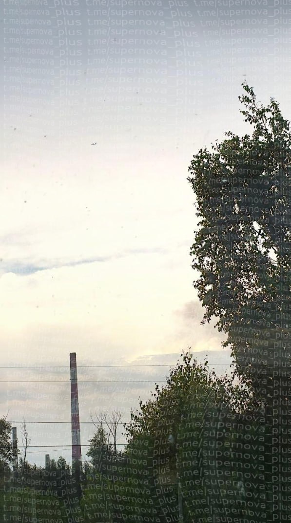 JayinKyiv's tweet photo. Russia's fuel crisis is likely to soon take an even darker turn, as Ukrainian drones have today reached Omsk, 2200km from Ukraine and home to the nations largest refinery, with roughly 8% of Russia's total refuning capacity. https://t.co/Z3xJYP3iA0