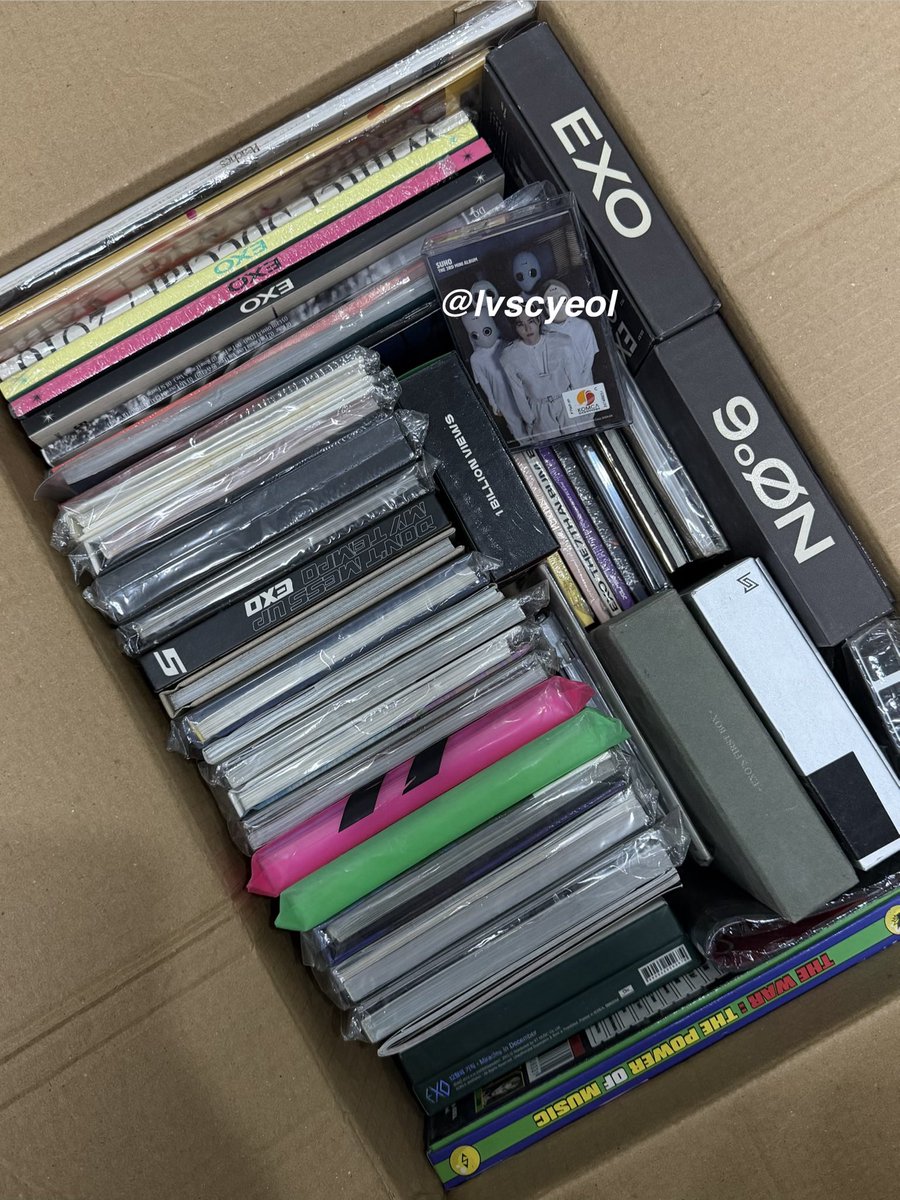 lvscyeol's tweet photo. done packing the official albums for saturday &amp; sunday, i’ll pack tmr the rest (season greetings, photocards, and other official merch). see you all 🤍

#EXO #EXhOrizoninMANILA https://t.co/KSkt01vhpU