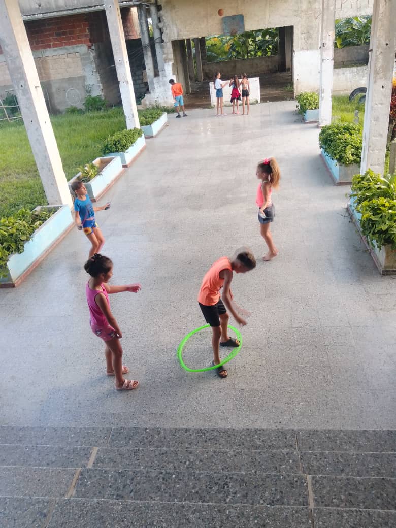 ArelysMoralesV1's tweet photo. Numerosas son las actividades que se realizan en los Consejos Populares donde radican las Instituciones Educativas. A disfrutar 
@cantillo_euler
#ArtemisaJuntosSomosMás @CubaMined @naimatrujillob @yarobyalvarez  @EduArtemisa @JuanBertico @LidiaAzcuy @Marlen31443761 @GobiernoArt https://t.co/e9Q2URXenG