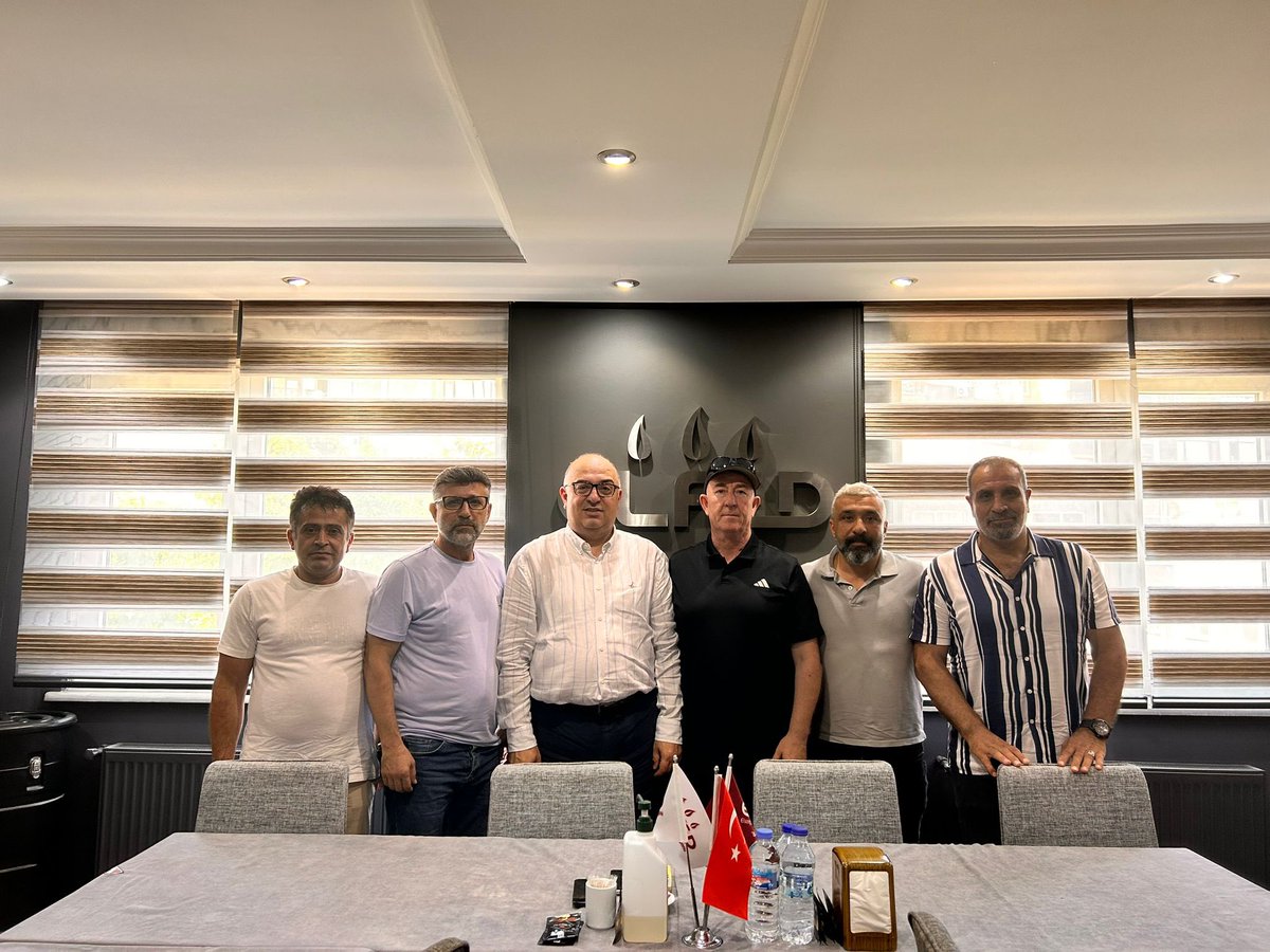 elfed23's tweet photo. Federasyonumuza üye derneklerimizden Avrasya Elazığlılar Dernek Başkanı Erhan Çelik ve Yönetim Kurulu Üyeleri, Genel Başkanımız Sayın Kazım Gökhan Elgin’i ziyaret etti. Nazik ziyaretlerinden ötürü teşekkür ederiz.
#elfed #elazığ https://t.co/Bkdt4sZjrt