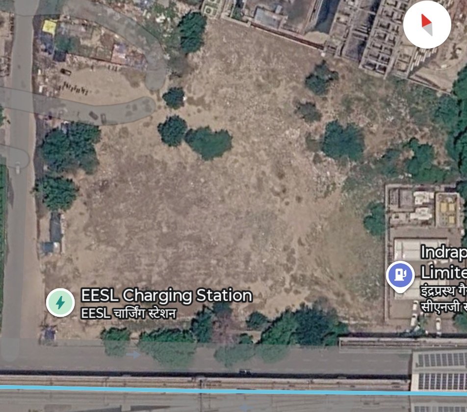 NoidaUpdatesX's tweet photo. This is a disaster step if the news is true. Instead of Tec parks, they are allotting land to 2 shopping malls in prime IT sectors 135 and 142

Multiple malls retail space is already allotted and under construction in adjacent sector 129

UP Govt + Noida babus have no vision 🫡 https://t.co/rrdrViUubS