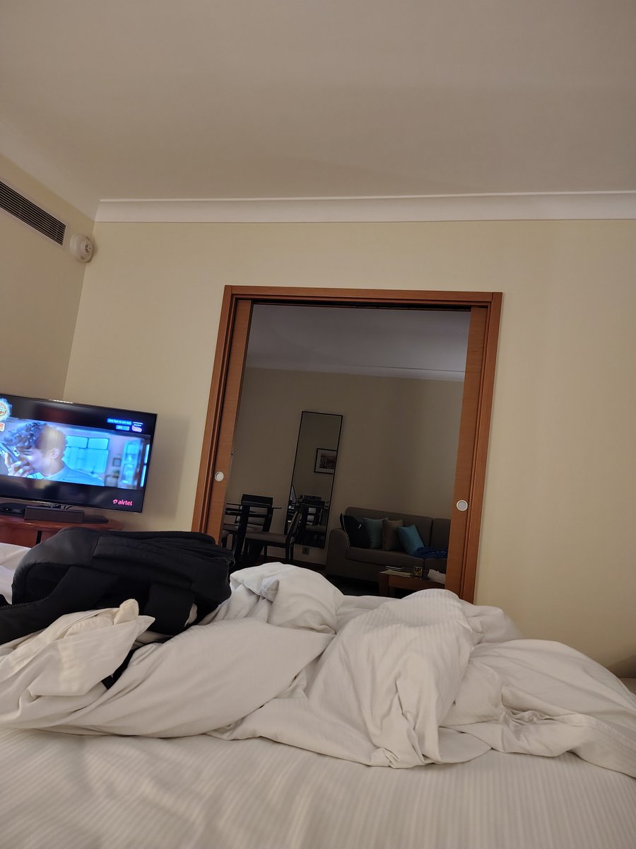 kipupwidanshika's tweet photo. This is what linkedin gives their interns for 3 months, almost 1bhk in a 5 star hotel https://t.co/lwUwPYsC2U