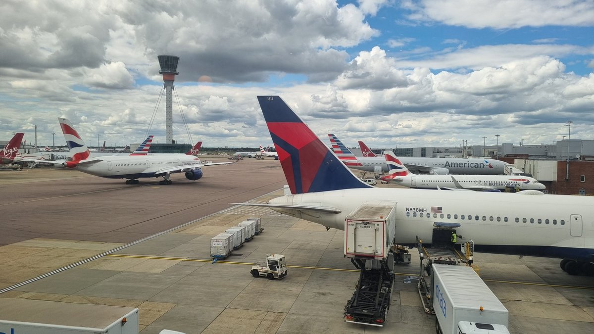 chandruiyer's tweet photo. So, after a busy few weeks of 🇬🇧 🇮🇳 engagements across @LDNTechWeek, the #CETA roadshows, and the @IGFupdates #UKIndiaweek, it's time to say bye to @HeathrowAirport and hello @BLRAirport soon, with thanks to @VirginAtlantic. #Namaskara #NammaBengaluru @UKinBengaluru https://t.co/xEo5bCYAmV