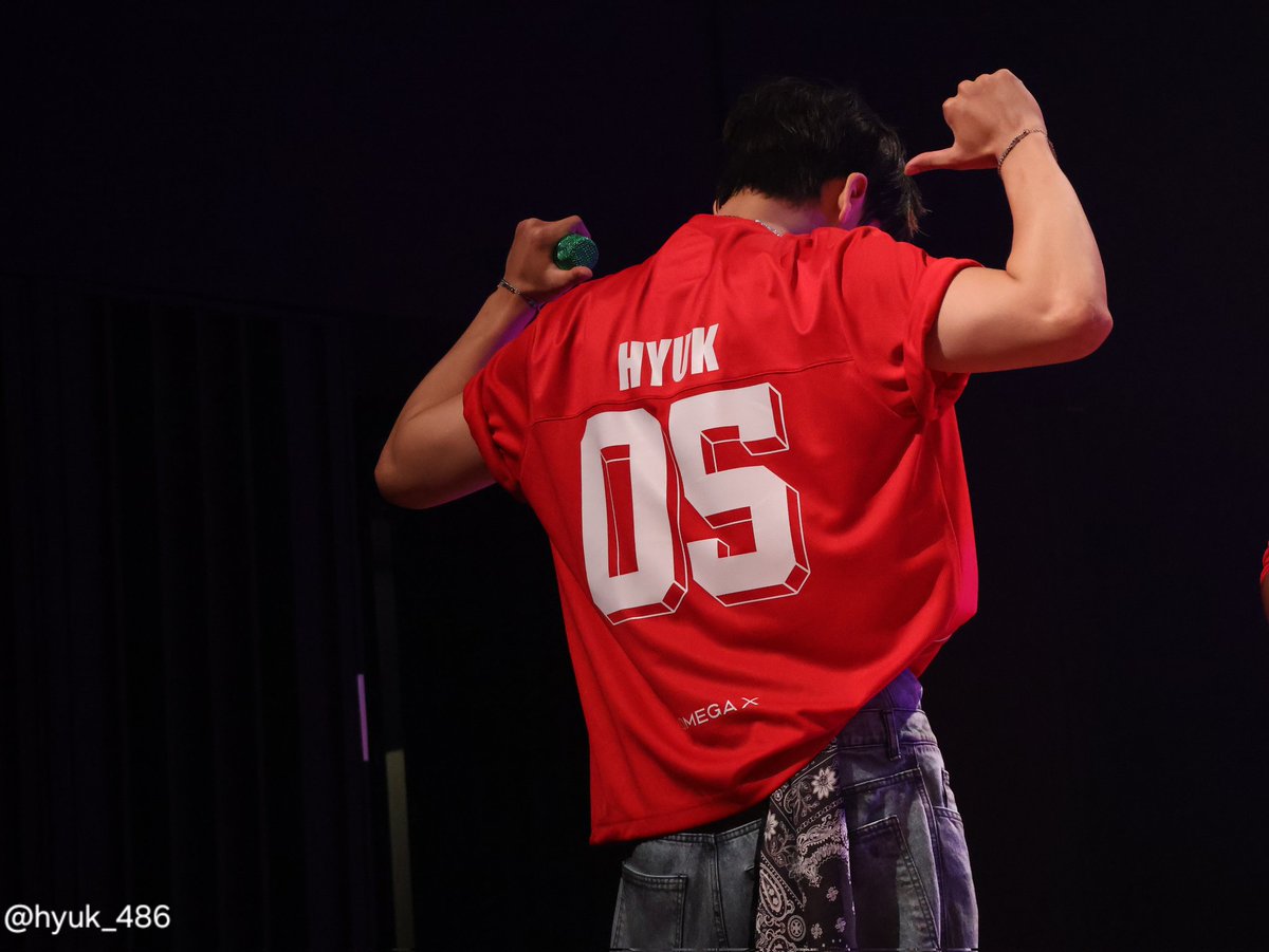 hyuk_486's tweet photo. 2026.6.30 OMEGA X 5th ANNIVERSARY FANMEETING

#오메가엑스 #OMEGA_X
#혁 #HYUK #양혁 https://t.co/o2ziF7zMpu